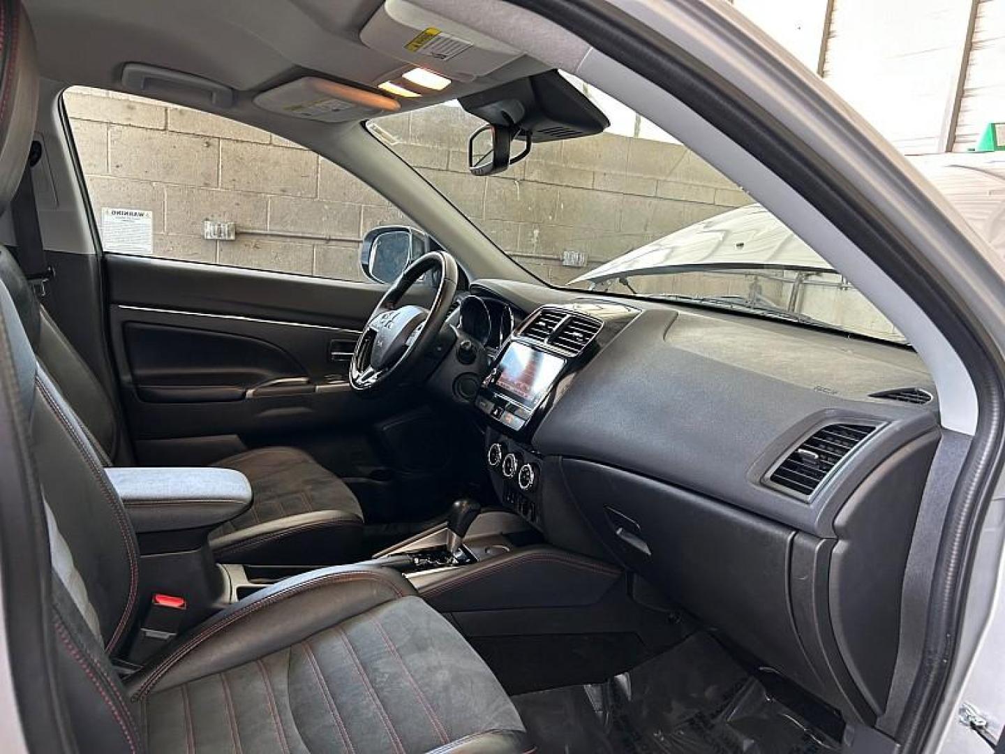 2019 SILVER Mitsubishi Outlander Sport (JA4AP4AW0KU) with an 4-Cyl 2.4 Liter engine, Automatic CVT w/Sportronic transmission, located at 412 Auto Vista Drive, Palmdale, CA, 93551, (661) 945-0620, 34.592636, -118.136681 - Photo#25