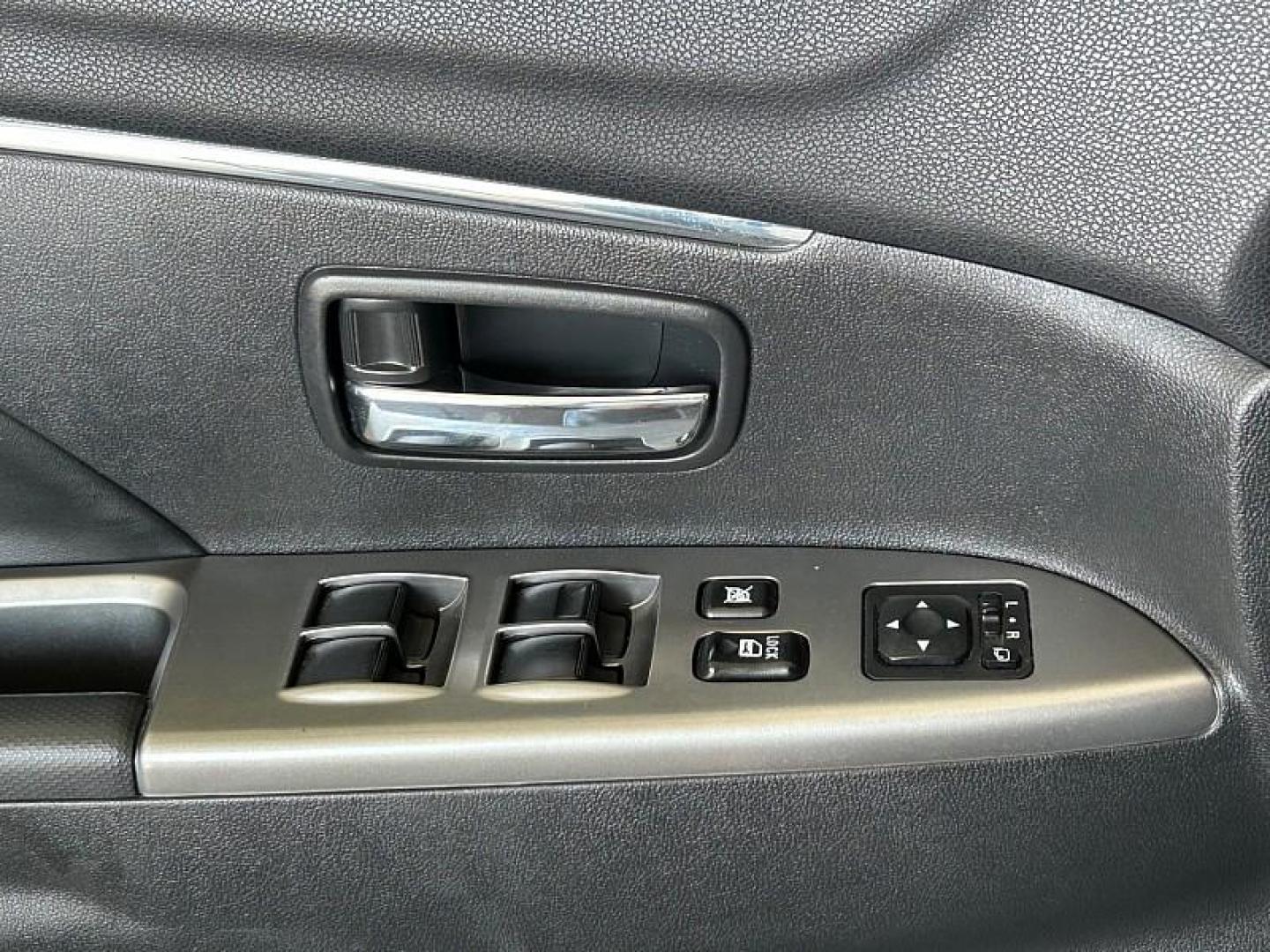 2019 SILVER Mitsubishi Outlander Sport (JA4AP4AW0KU) with an 4-Cyl 2.4 Liter engine, Automatic CVT w/Sportronic transmission, located at 412 Auto Vista Drive, Palmdale, CA, 93551, (661) 945-0620, 34.592636, -118.136681 - Photo#26