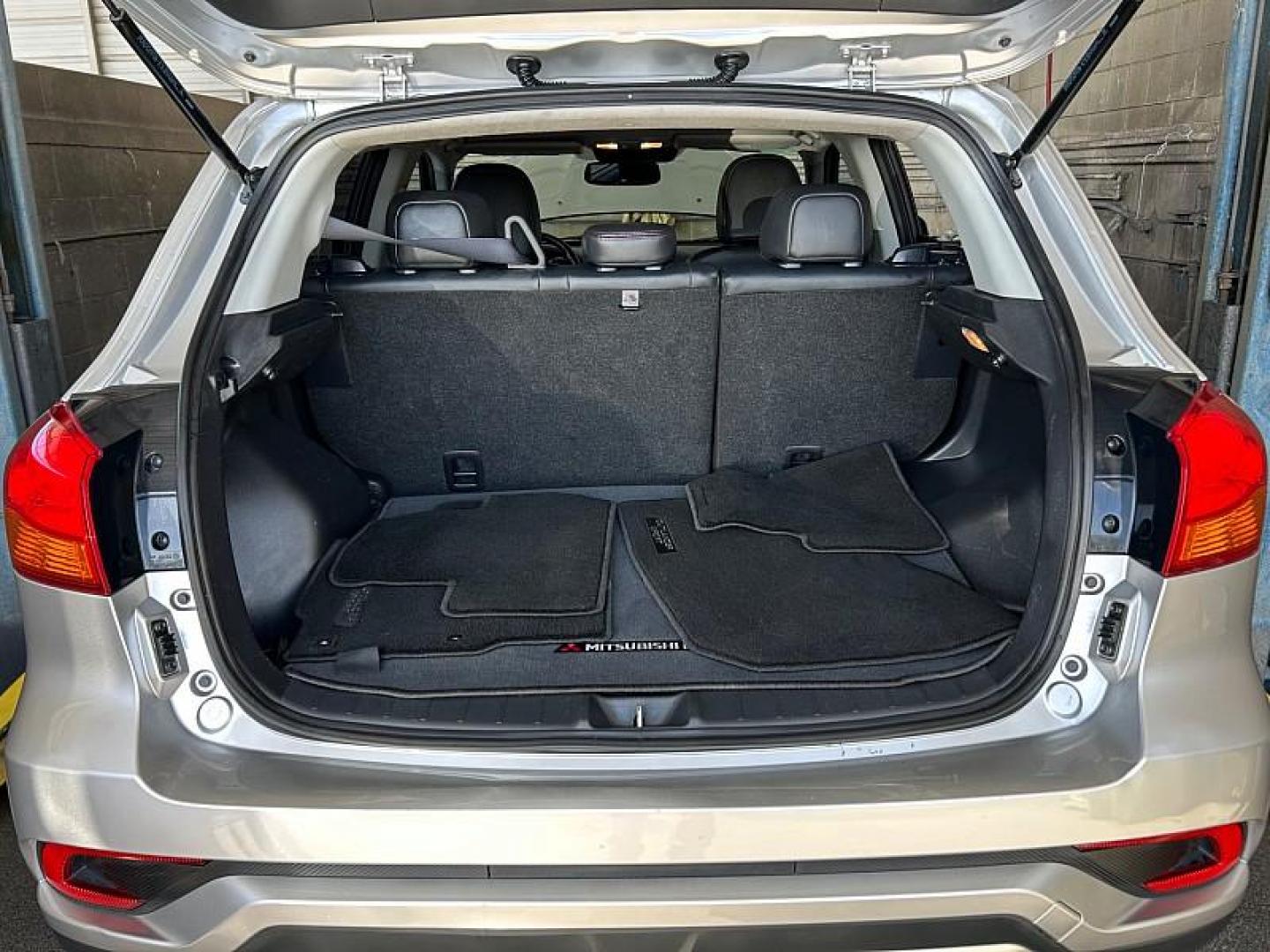 2019 SILVER Mitsubishi Outlander Sport (JA4AP4AW0KU) with an 4-Cyl 2.4 Liter engine, Automatic CVT w/Sportronic transmission, located at 412 Auto Vista Drive, Palmdale, CA, 93551, (661) 945-0620, 34.592636, -118.136681 - Photo#30