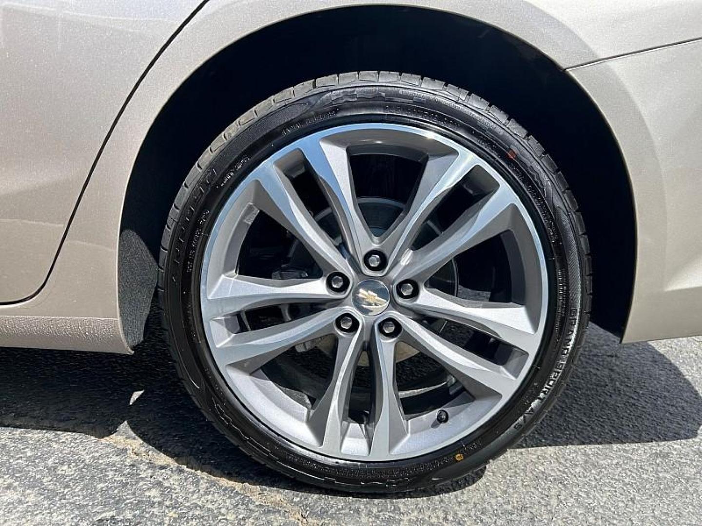 2024 GRAY Chevrolet Malibu (1G1ZE5ST6RF) with an 4-Cyl Turbo 1.5 Liter engine, Automatic CVT transmission, located at 412 Auto Vista Drive, Palmdale, CA, 93551, (661) 945-0620, 34.592636, -118.136681 - Photo#9