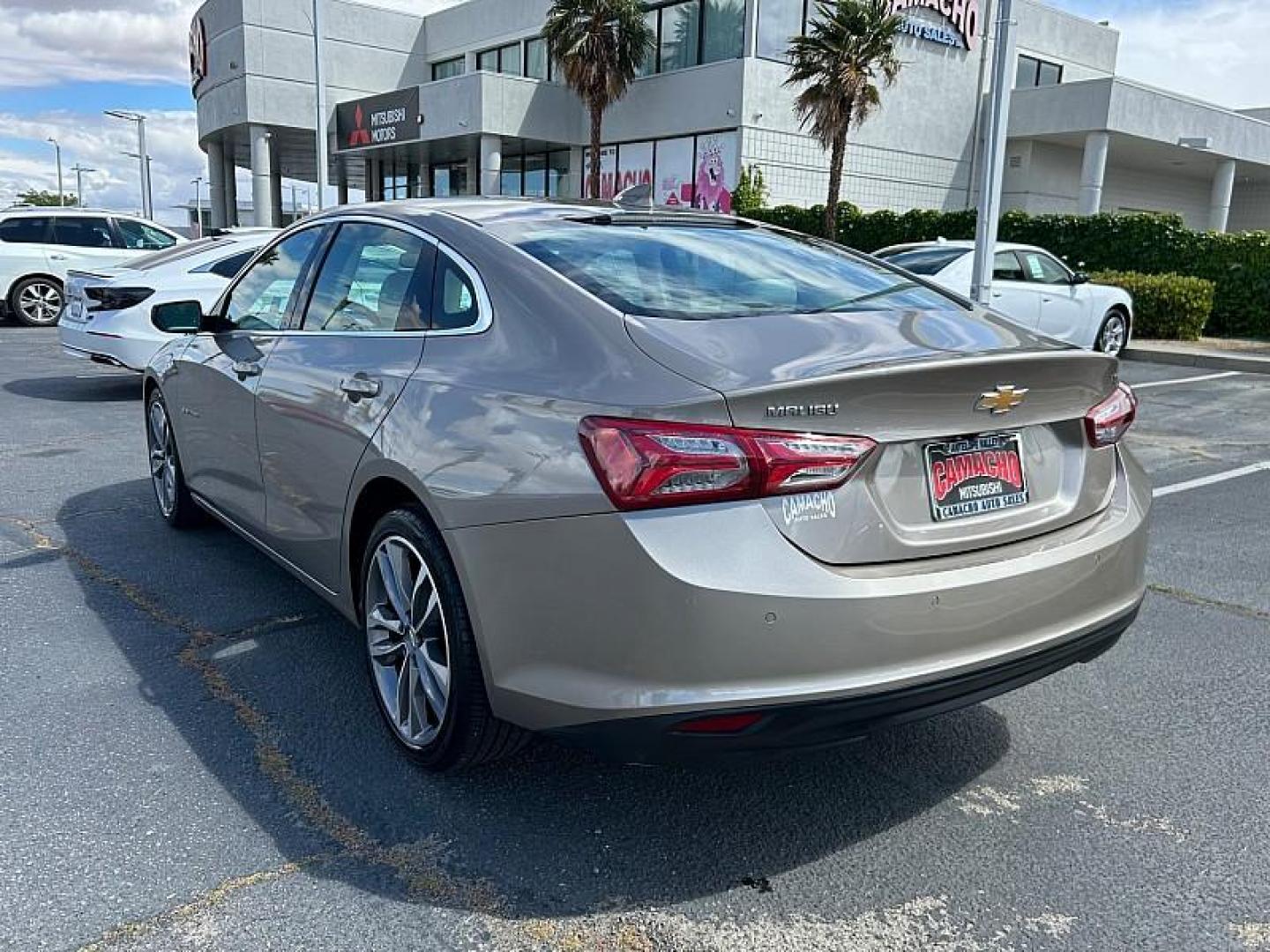 2024 GRAY Chevrolet Malibu (1G1ZE5ST6RF) with an 4-Cyl Turbo 1.5 Liter engine, Automatic CVT transmission, located at 412 Auto Vista Drive, Palmdale, CA, 93551, (661) 945-0620, 34.592636, -118.136681 - Photo#5
