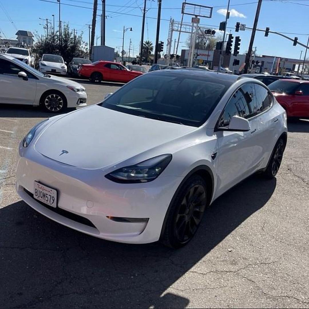 2021 WHITE Tesla Model Y (5YJYGDEE2MF) with an Dual AC Electric Motors engine, Single-Speed Fixed Gear transmission, located at 412 Auto Vista Drive, Palmdale, CA, 93551, (661) 945-0620, 34.592636, -118.136681 - Photo#3