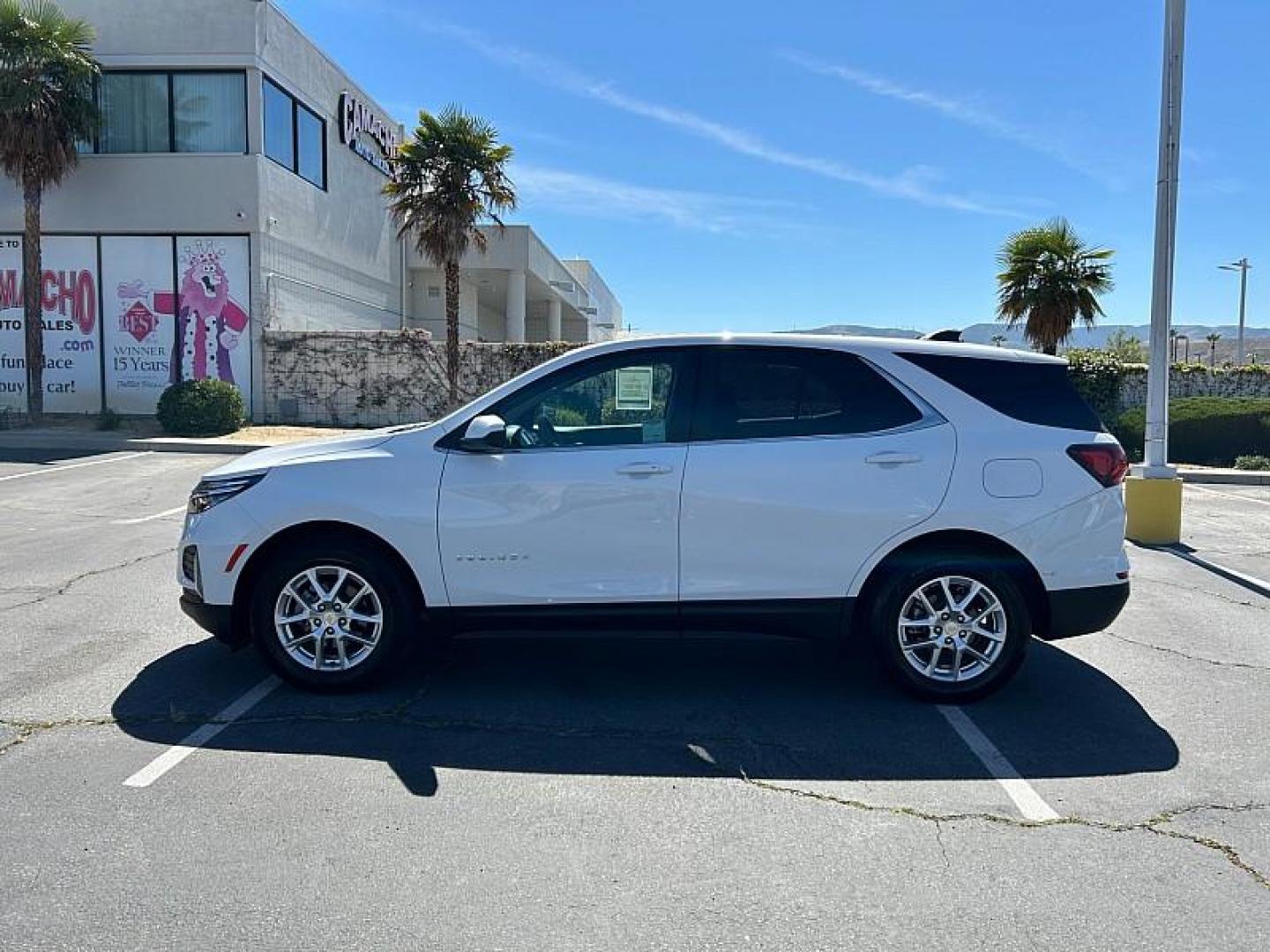 2024 WHITE Chevrolet Equinox (3GNAXKEG0RL) with an 4-Cyl Turbo 1.5 Liter engine, Automatic 6-Spd w/Overdrive transmission, located at 412 Auto Vista Drive, Palmdale, CA, 93551, (661) 945-0620, 34.592636, -118.136681 - Photo#5