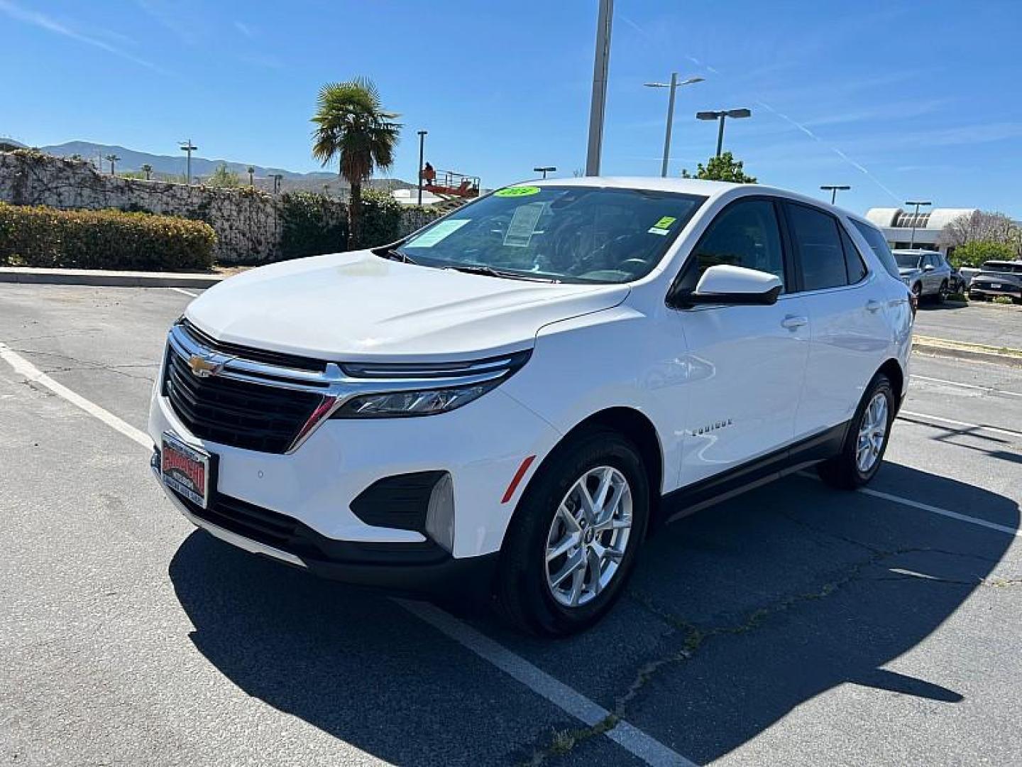 2024 WHITE Chevrolet Equinox (3GNAXKEG0RL) with an 4-Cyl Turbo 1.5 Liter engine, Automatic 6-Spd w/Overdrive transmission, located at 412 Auto Vista Drive, Palmdale, CA, 93551, (661) 945-0620, 34.592636, -118.136681 - Photo#6