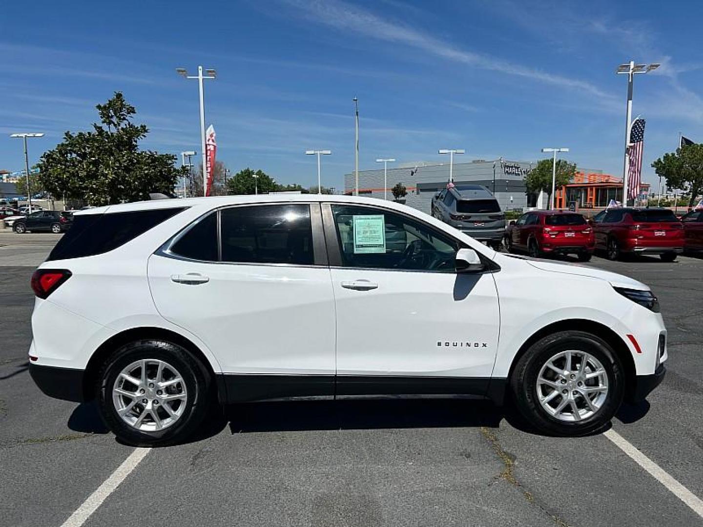 2024 WHITE Chevrolet Equinox (3GNAXKEG0RL) with an 4-Cyl Turbo 1.5 Liter engine, Automatic 6-Spd w/Overdrive transmission, located at 412 Auto Vista Drive, Palmdale, CA, 93551, (661) 945-0620, 34.592636, -118.136681 - Photo#7