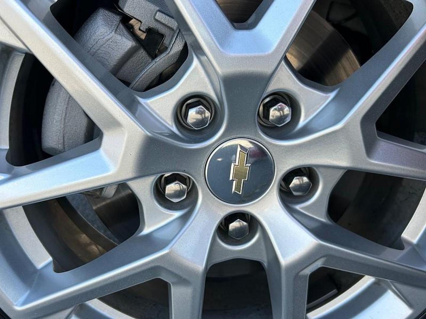 2024 WHITE Chevrolet Equinox (3GNAXKEG0RL) with an 4-Cyl Turbo 1.5 Liter engine, Automatic 6-Spd w/Overdrive transmission, located at 412 Auto Vista Drive, Palmdale, CA, 93551, (661) 945-0620, 34.592636, -118.136681 - Photo#8