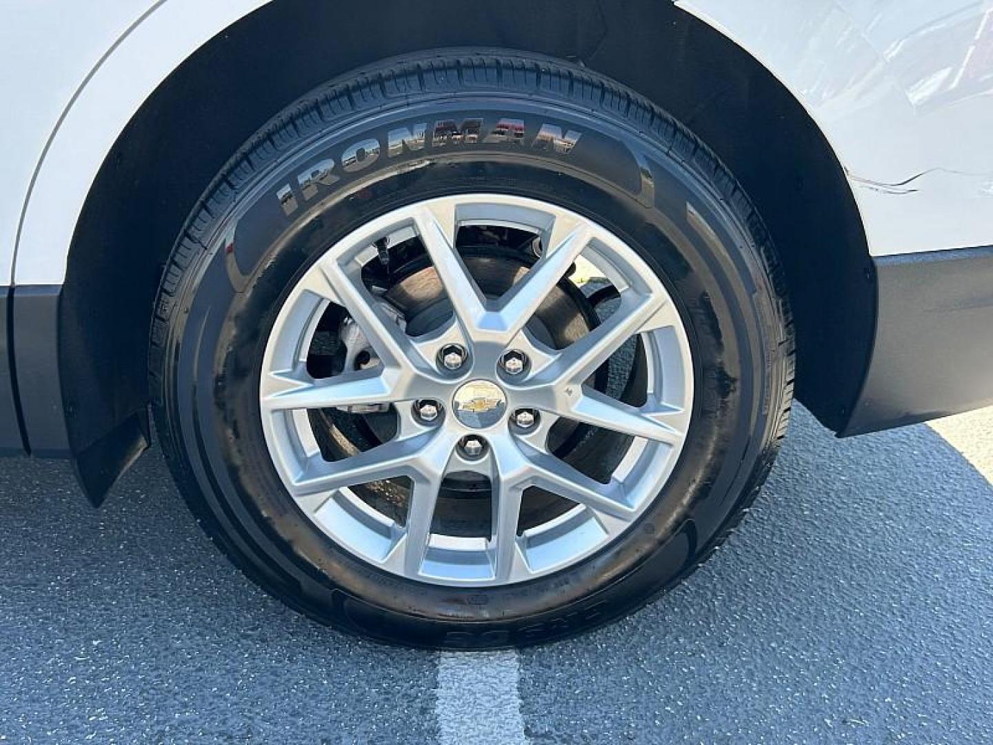 2024 WHITE Chevrolet Equinox (3GNAXKEG0RL) with an 4-Cyl Turbo 1.5 Liter engine, Automatic 6-Spd w/Overdrive transmission, located at 412 Auto Vista Drive, Palmdale, CA, 93551, (661) 945-0620, 34.592636, -118.136681 - Photo#14