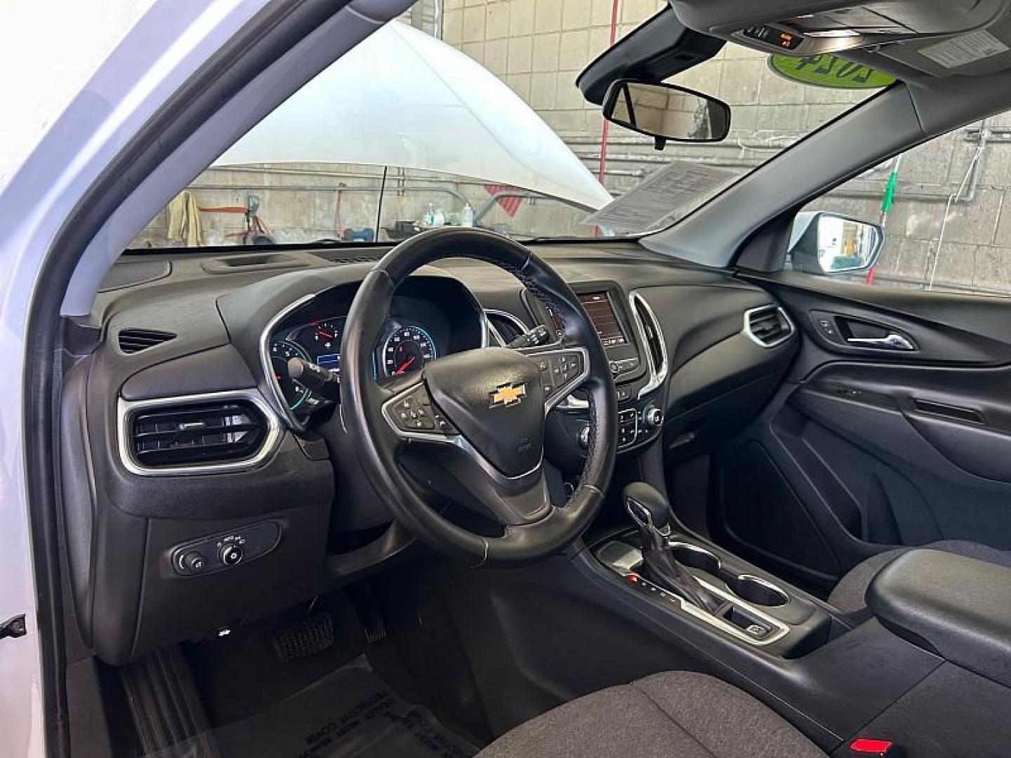 2024 WHITE Chevrolet Equinox (3GNAXKEG0RL) with an 4-Cyl Turbo 1.5 Liter engine, Automatic 6-Spd w/Overdrive transmission, located at 412 Auto Vista Drive, Palmdale, CA, 93551, (661) 945-0620, 34.592636, -118.136681 - Photo#17