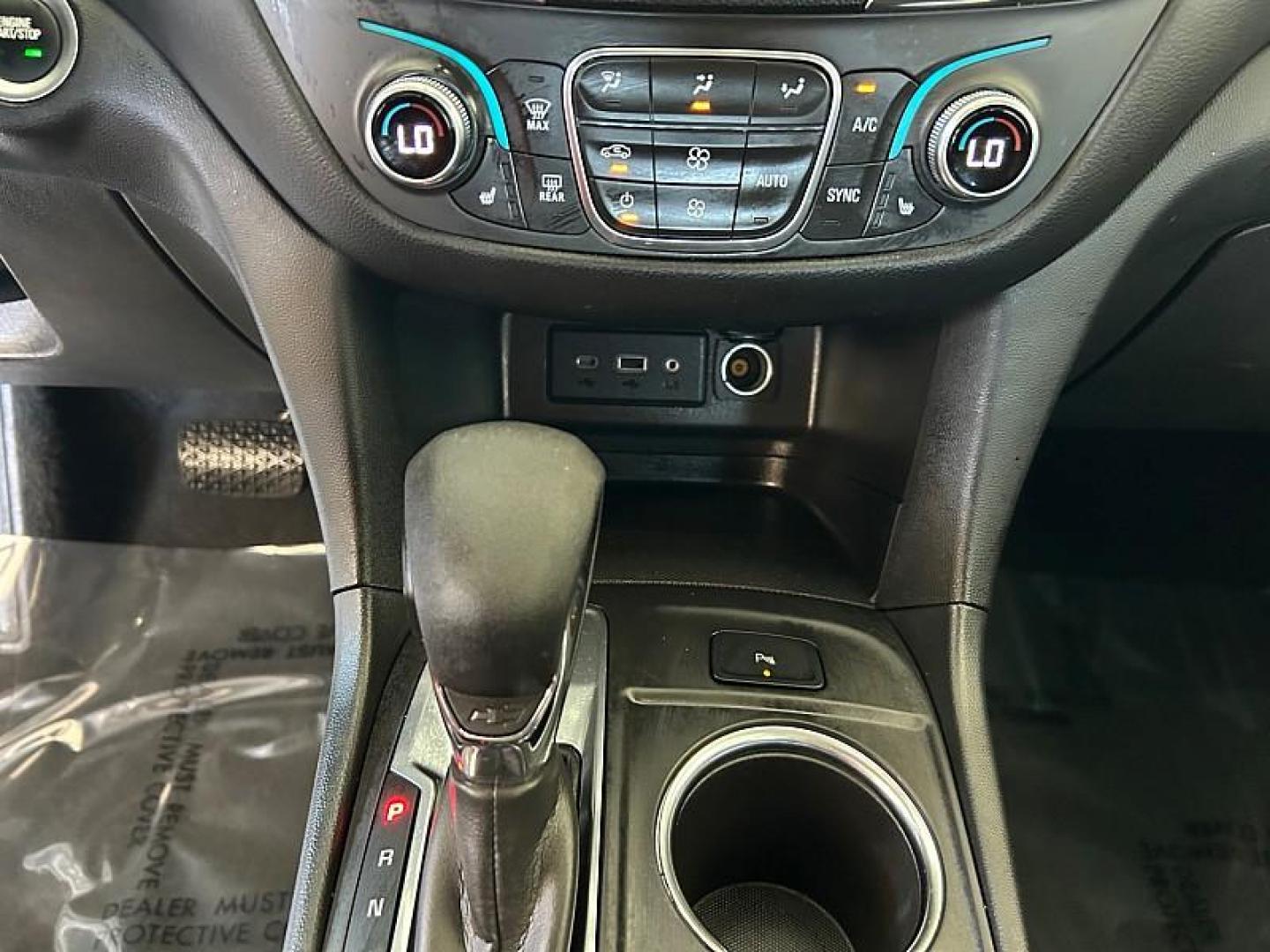 2024 WHITE Chevrolet Equinox (3GNAXKEG0RL) with an 4-Cyl Turbo 1.5 Liter engine, Automatic 6-Spd w/Overdrive transmission, located at 412 Auto Vista Drive, Palmdale, CA, 93551, (661) 945-0620, 34.592636, -118.136681 - Photo#19