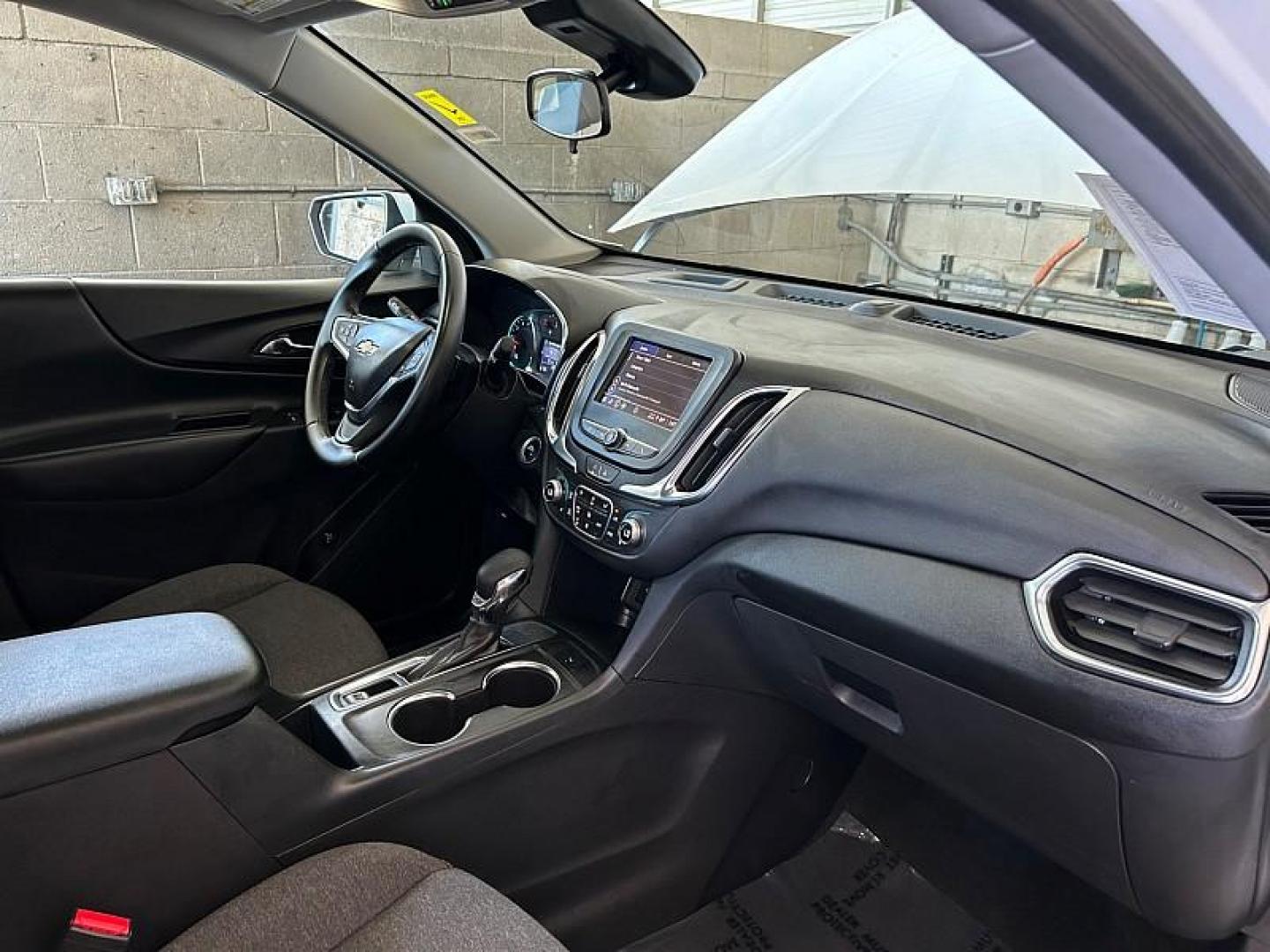 2024 WHITE Chevrolet Equinox (3GNAXKEG0RL) with an 4-Cyl Turbo 1.5 Liter engine, Automatic 6-Spd w/Overdrive transmission, located at 412 Auto Vista Drive, Palmdale, CA, 93551, (661) 945-0620, 34.592636, -118.136681 - Photo#25