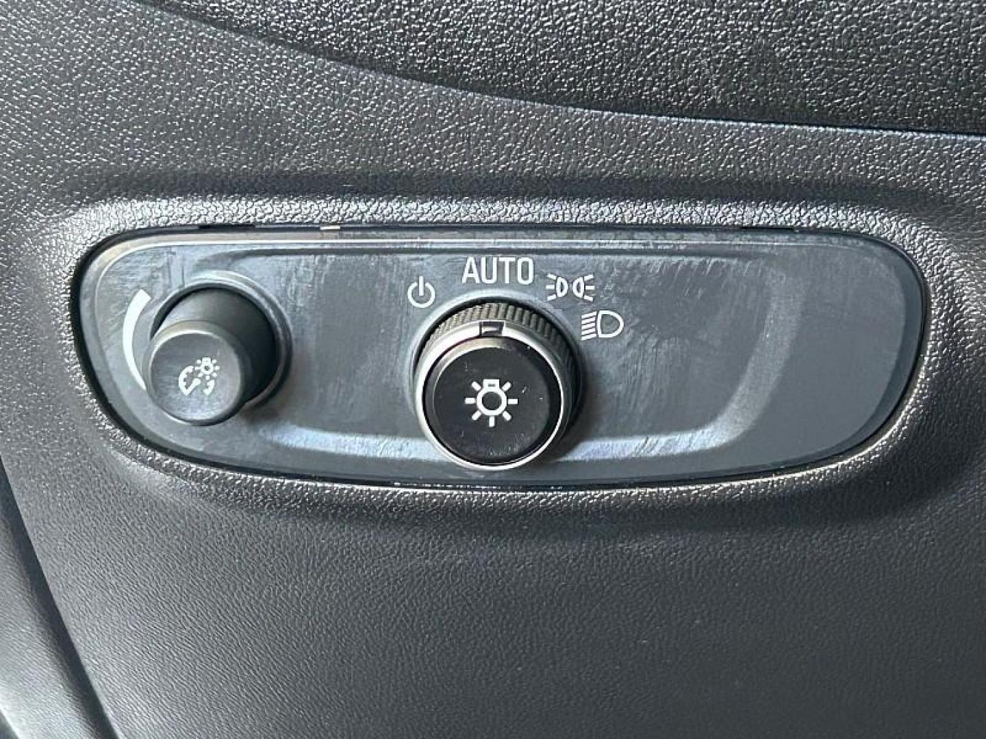 2024 WHITE Chevrolet Equinox (3GNAXKEG0RL) with an 4-Cyl Turbo 1.5 Liter engine, Automatic 6-Spd w/Overdrive transmission, located at 412 Auto Vista Drive, Palmdale, CA, 93551, (661) 945-0620, 34.592636, -118.136681 - Photo#27