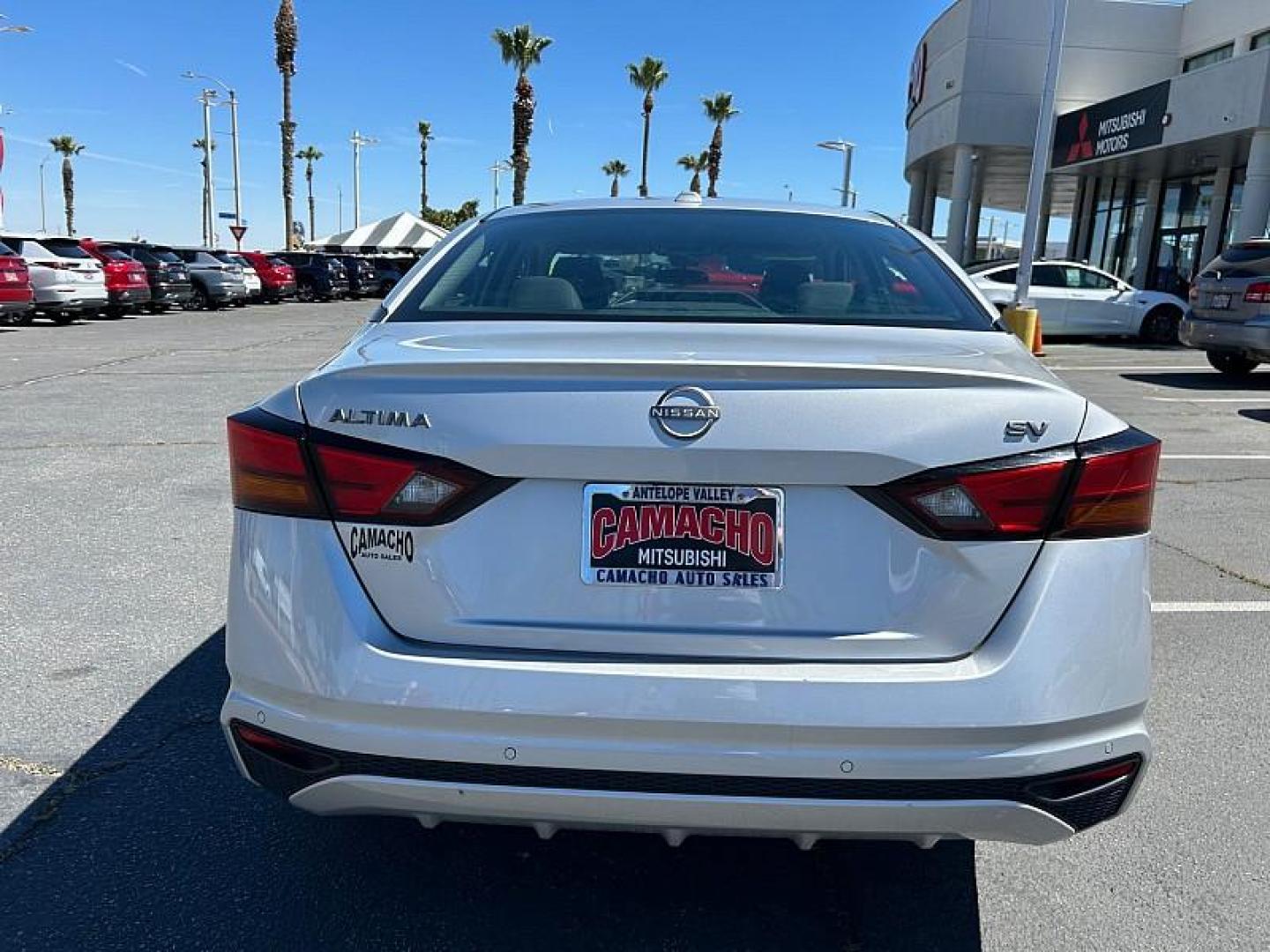 2024 SILVER Nissan Altima (1N4BL4DV6RN) with an 4-Cyl 2.5 Liter engine, Automatic Xtronic CVT transmission, located at 412 Auto Vista Drive, Palmdale, CA, 93551, (661) 945-0620, 34.592636, -118.136681 - Photo#3