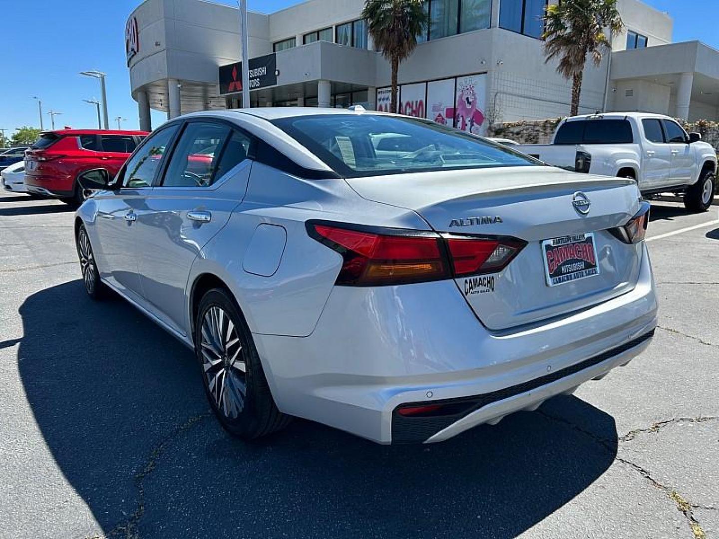 2024 SILVER Nissan Altima (1N4BL4DV6RN) with an 4-Cyl 2.5 Liter engine, Automatic Xtronic CVT transmission, located at 412 Auto Vista Drive, Palmdale, CA, 93551, (661) 945-0620, 34.592636, -118.136681 - Photo#4