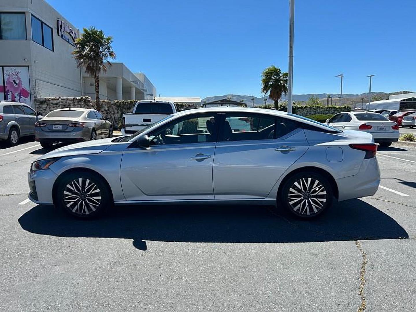 2024 SILVER Nissan Altima (1N4BL4DV6RN) with an 4-Cyl 2.5 Liter engine, Automatic Xtronic CVT transmission, located at 412 Auto Vista Drive, Palmdale, CA, 93551, (661) 945-0620, 34.592636, -118.136681 - Photo#5