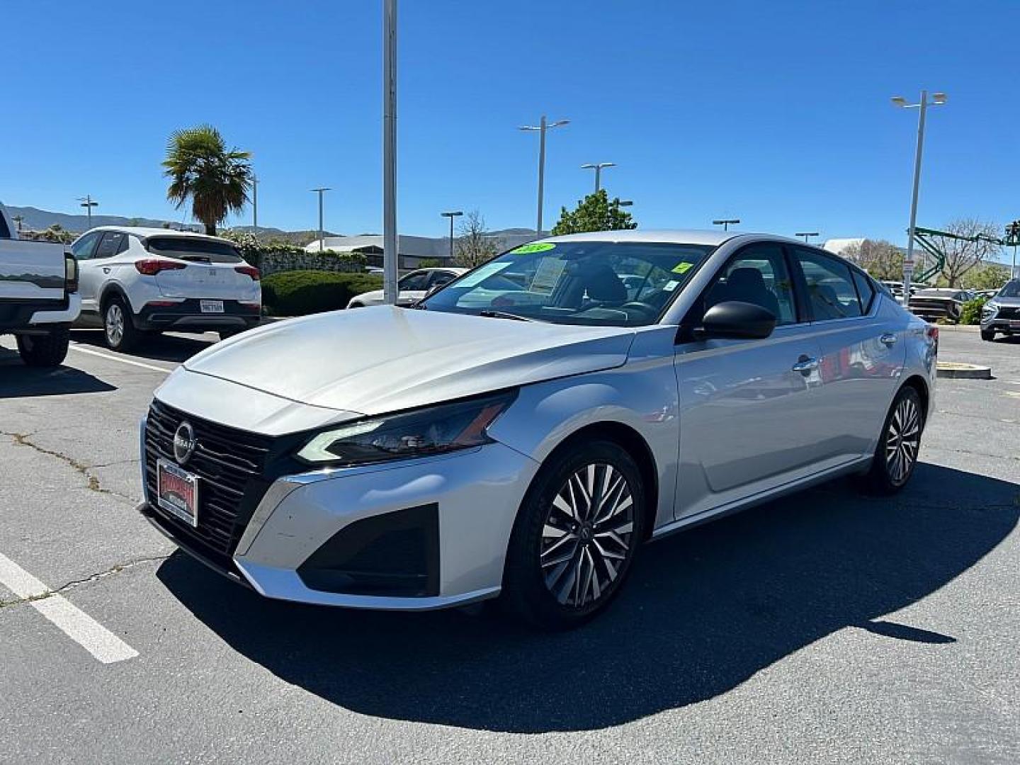 2024 SILVER Nissan Altima (1N4BL4DV6RN) with an 4-Cyl 2.5 Liter engine, Automatic Xtronic CVT transmission, located at 412 Auto Vista Drive, Palmdale, CA, 93551, (661) 945-0620, 34.592636, -118.136681 - Photo#6
