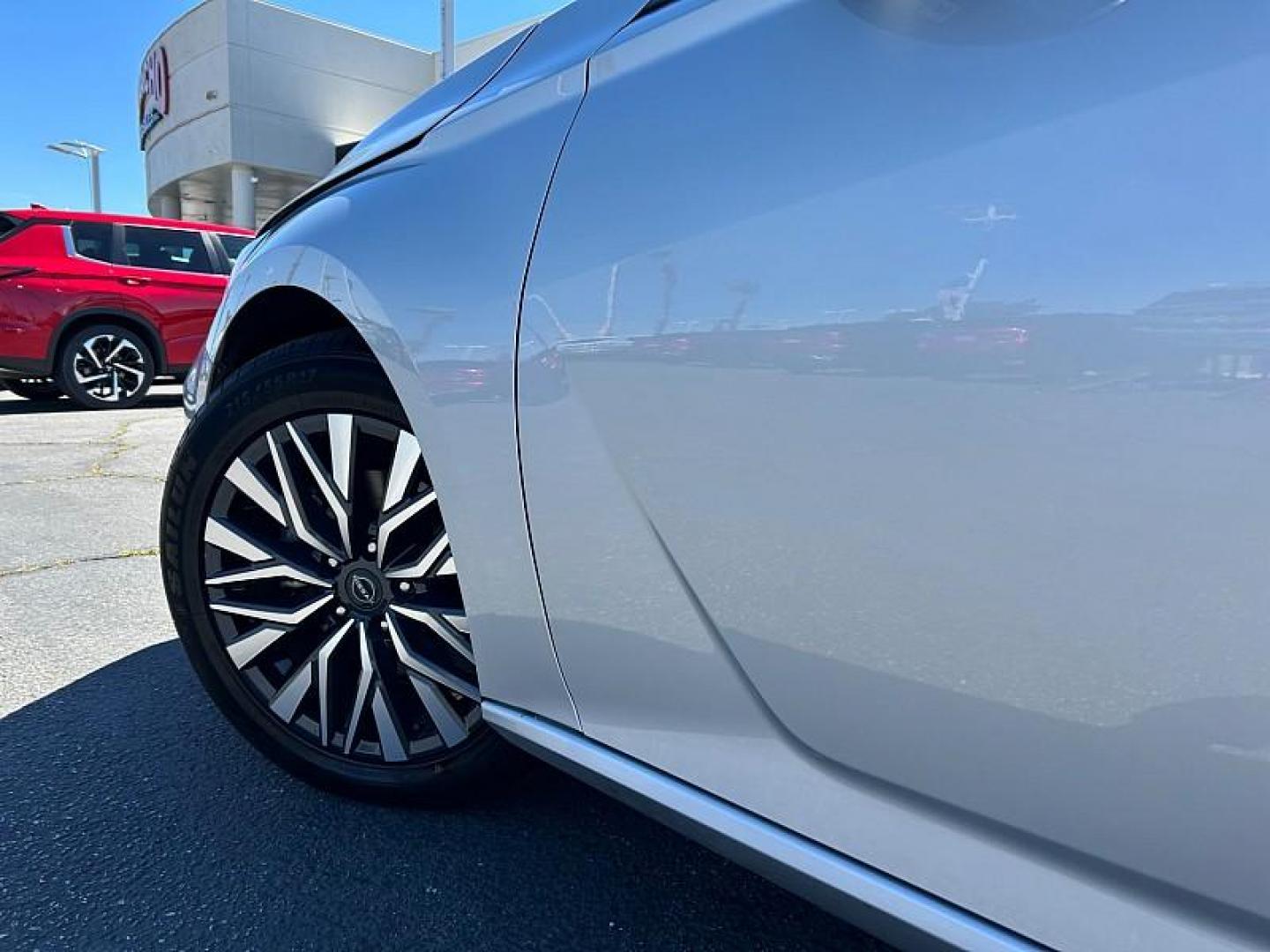 2024 SILVER Nissan Altima (1N4BL4DV6RN) with an 4-Cyl 2.5 Liter engine, Automatic Xtronic CVT transmission, located at 412 Auto Vista Drive, Palmdale, CA, 93551, (661) 945-0620, 34.592636, -118.136681 - Photo#7