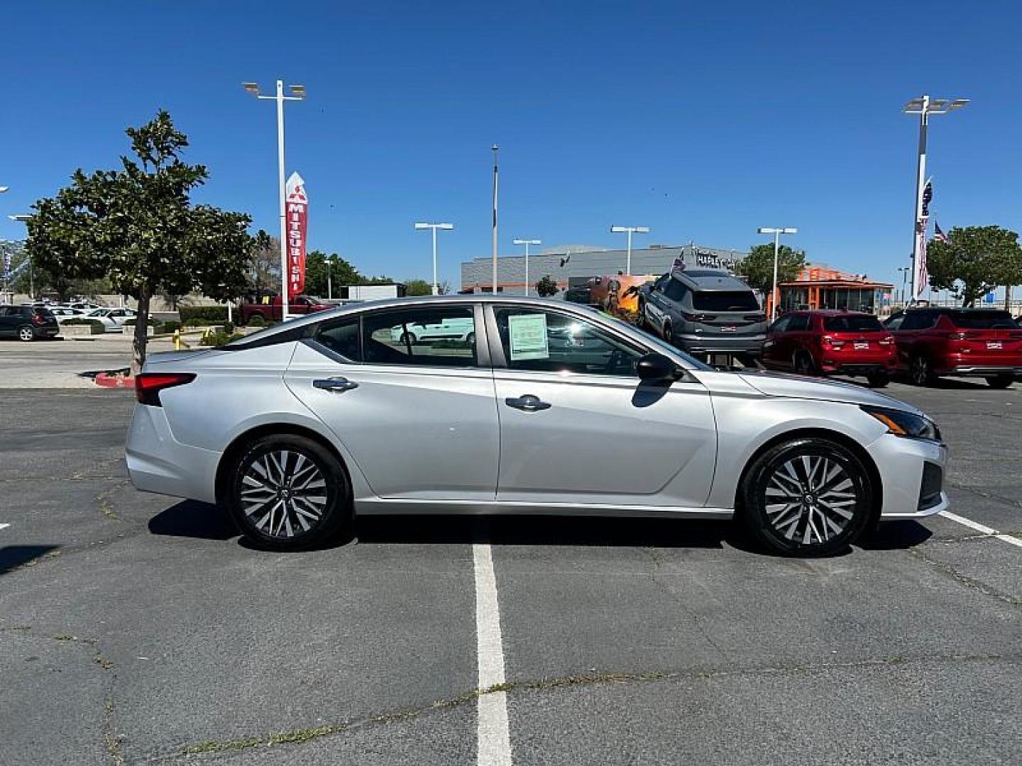2024 SILVER Nissan Altima (1N4BL4DV6RN) with an 4-Cyl 2.5 Liter engine, Automatic Xtronic CVT transmission, located at 412 Auto Vista Drive, Palmdale, CA, 93551, (661) 945-0620, 34.592636, -118.136681 - Photo#10