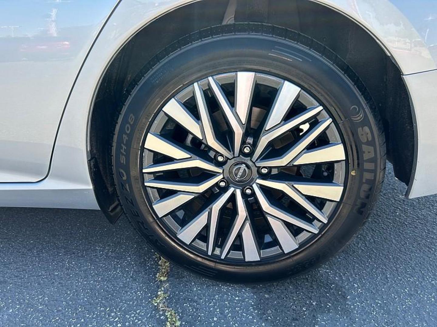 2024 SILVER Nissan Altima (1N4BL4DV6RN) with an 4-Cyl 2.5 Liter engine, Automatic Xtronic CVT transmission, located at 412 Auto Vista Drive, Palmdale, CA, 93551, (661) 945-0620, 34.592636, -118.136681 - Photo#13
