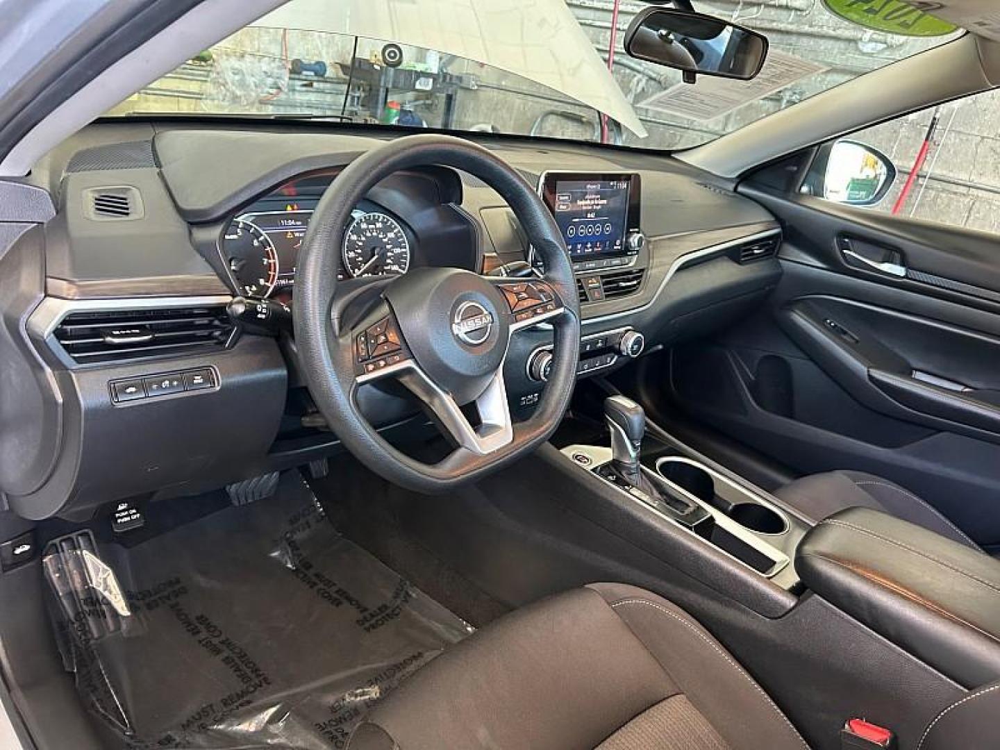 2024 SILVER Nissan Altima (1N4BL4DV6RN) with an 4-Cyl 2.5 Liter engine, Automatic Xtronic CVT transmission, located at 412 Auto Vista Drive, Palmdale, CA, 93551, (661) 945-0620, 34.592636, -118.136681 - Photo#17