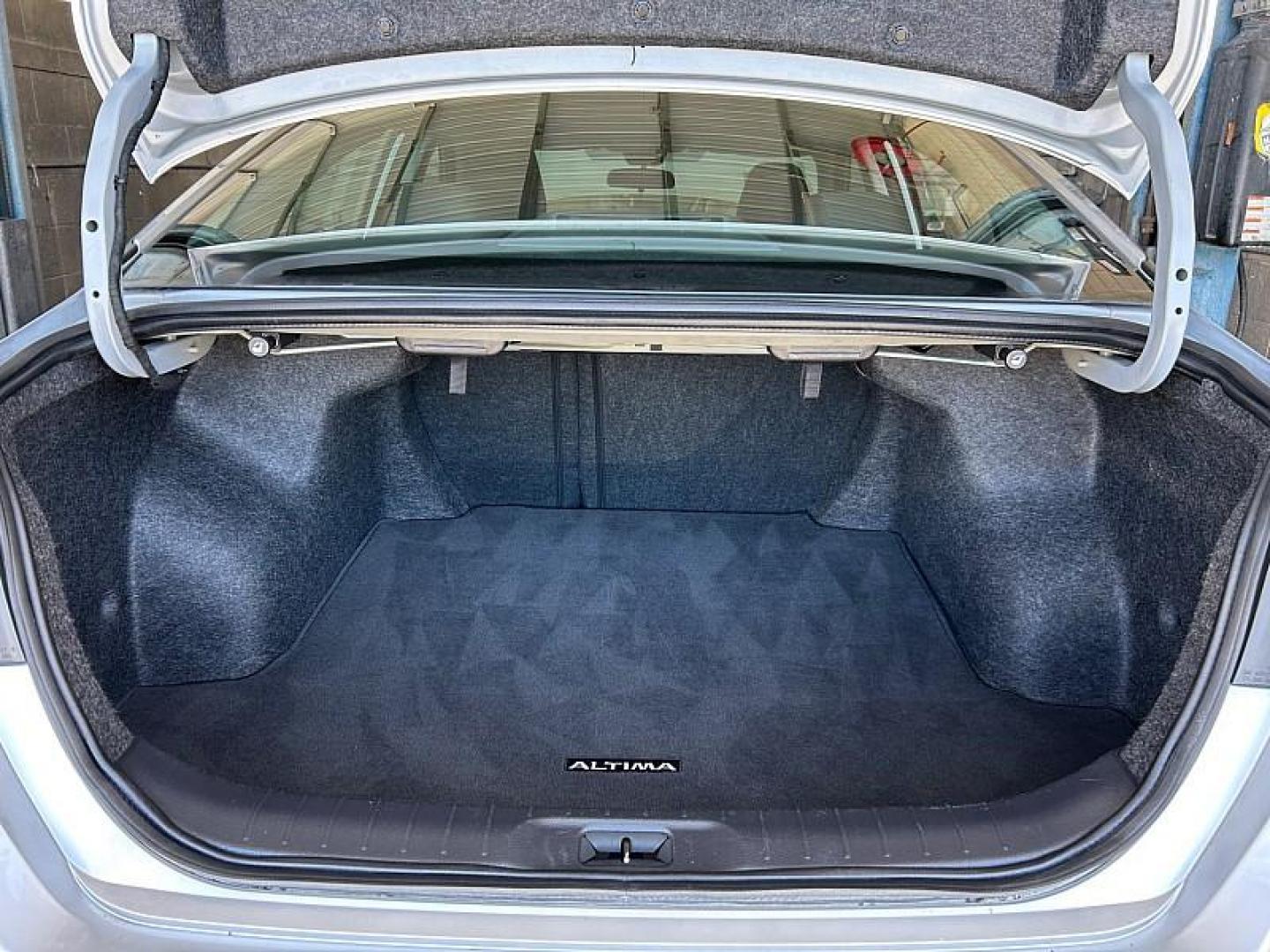 2024 SILVER Nissan Altima (1N4BL4DV6RN) with an 4-Cyl 2.5 Liter engine, Automatic Xtronic CVT transmission, located at 412 Auto Vista Drive, Palmdale, CA, 93551, (661) 945-0620, 34.592636, -118.136681 - Photo#24