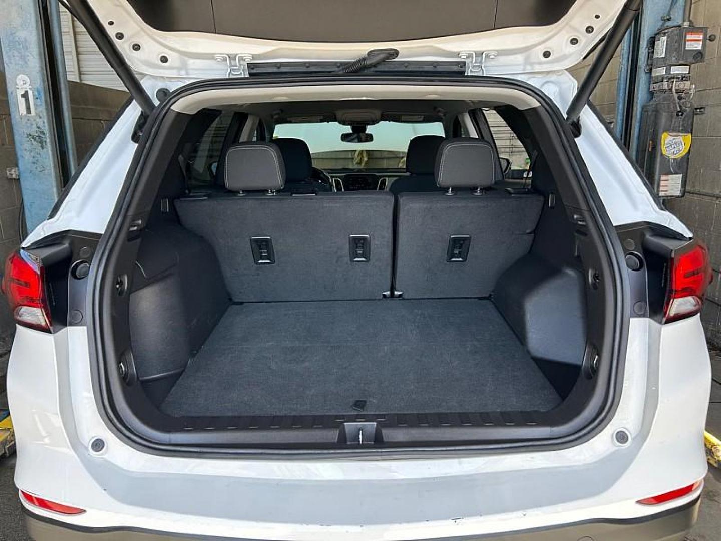 2024 WHITE Chevrolet Malibu (1G1ZD5STXRF) with an 4-Cyl Turbo 1.5 Liter engine, Automatic CVT transmission, located at 412 Auto Vista Drive, Palmdale, CA, 93551, (661) 945-0620, 34.592636, -118.136681 - Photo#21