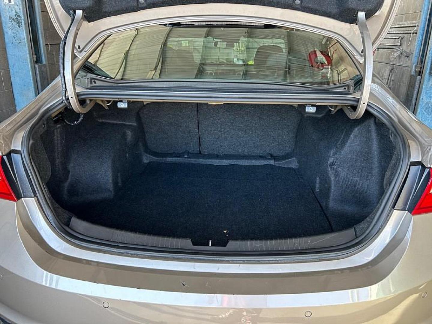 2024 GRAY Chevrolet Malibu (1G1ZD5ST5RF) with an 4-Cyl Turbo 1.5 Liter engine, Automatic CVT transmission, located at 412 Auto Vista Drive, Palmdale, CA, 93551, (661) 945-0620, 34.592636, -118.136681 - Photo#17