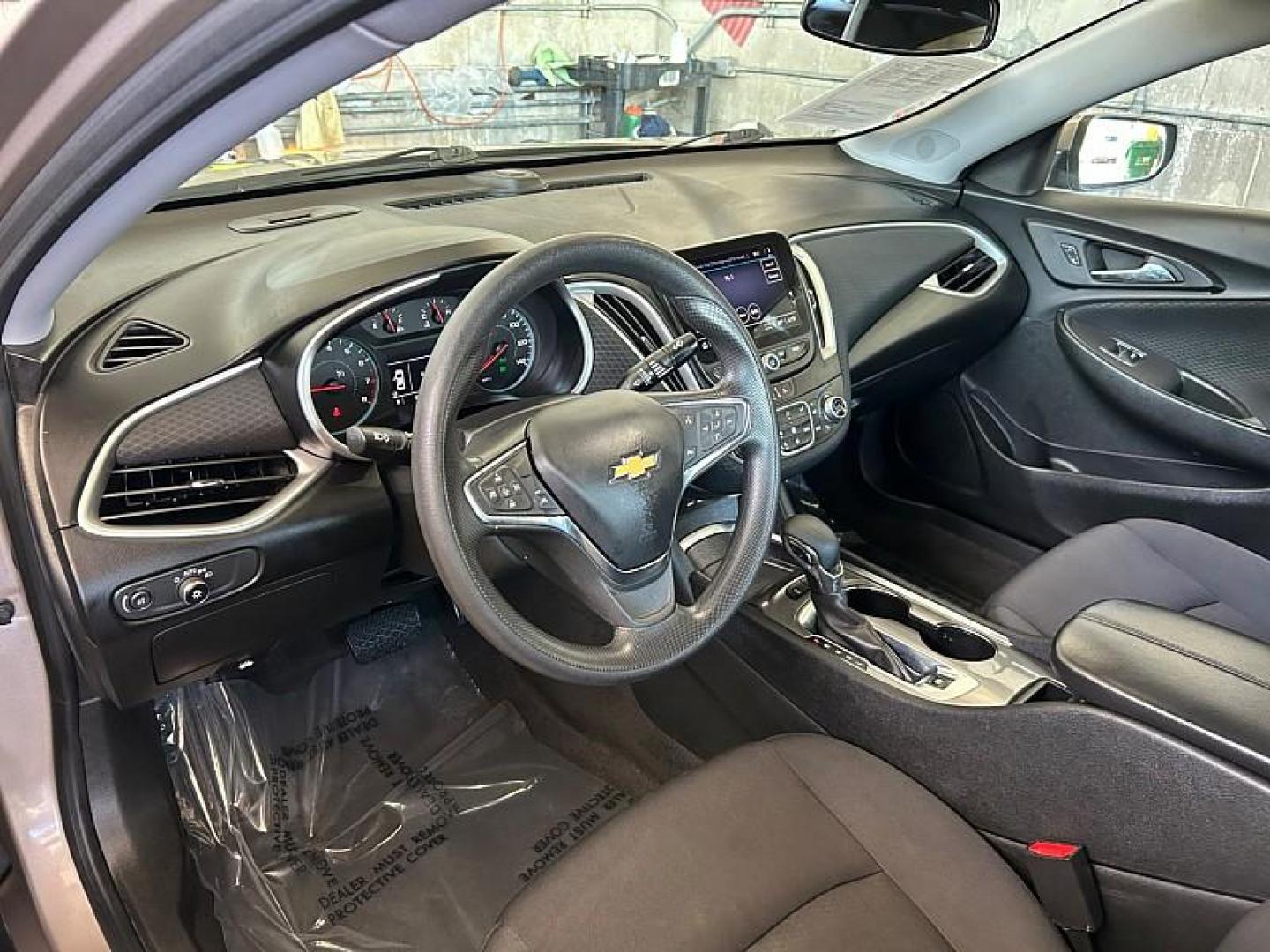 2024 GRAY Chevrolet Malibu (1G1ZD5ST5RF) with an 4-Cyl Turbo 1.5 Liter engine, Automatic CVT transmission, located at 412 Auto Vista Drive, Palmdale, CA, 93551, (661) 945-0620, 34.592636, -118.136681 - Photo#19