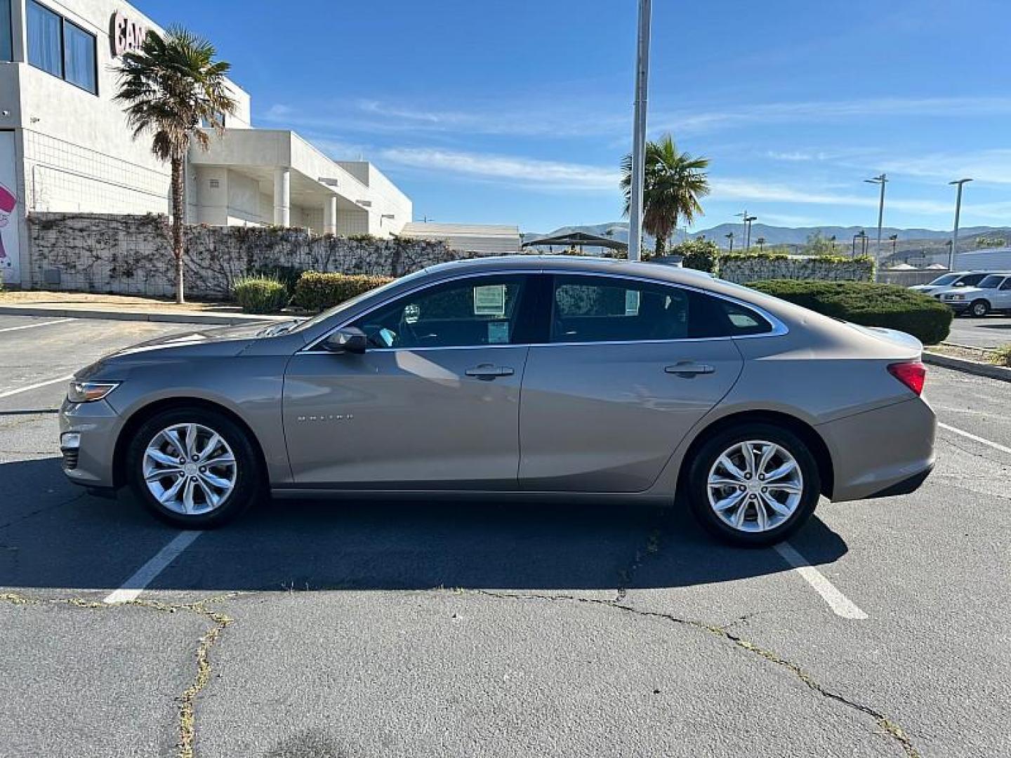 2024 GRAY Chevrolet Malibu (1G1ZD5ST5RF) with an 4-Cyl Turbo 1.5 Liter engine, Automatic CVT transmission, located at 412 Auto Vista Drive, Palmdale, CA, 93551, (661) 945-0620, 34.592636, -118.136681 - Photo#3