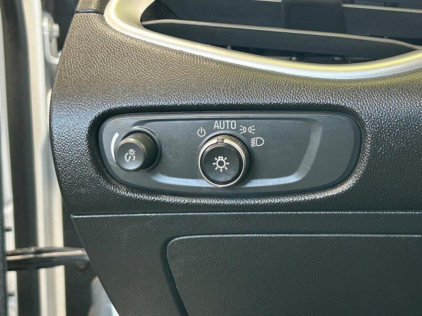 2024 WHITE Chevrolet Malibu (1G1ZD5ST7RF) with an 4-Cyl Turbo 1.5 Liter engine, Automatic CVT transmission, located at 412 Auto Vista Drive, Palmdale, CA, 93551, (661) 945-0620, 34.592636, -118.136681 - Photo#1