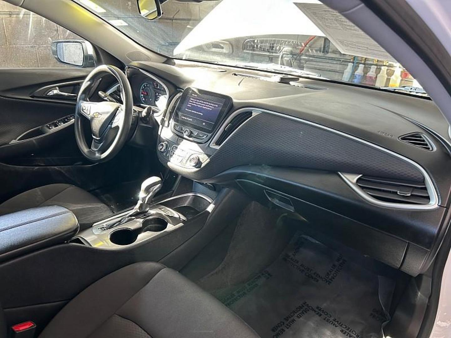 2024 WHITE Chevrolet Malibu (1G1ZD5ST7RF) with an 4-Cyl Turbo 1.5 Liter engine, Automatic CVT transmission, located at 412 Auto Vista Drive, Palmdale, CA, 93551, (661) 945-0620, 34.592636, -118.136681 - Photo#3