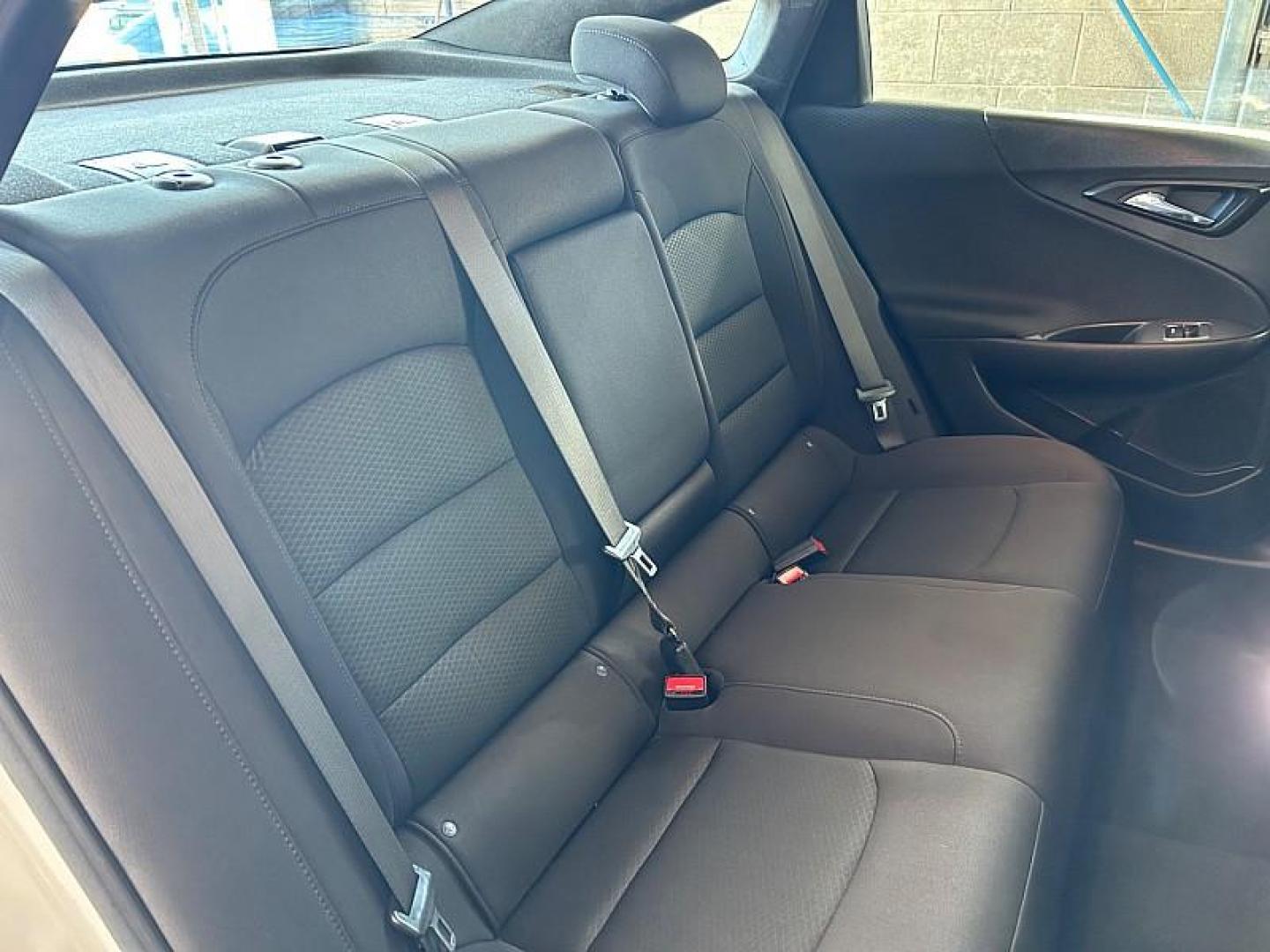 2024 WHITE Chevrolet Malibu (1G1ZD5ST7RF) with an 4-Cyl Turbo 1.5 Liter engine, Automatic CVT transmission, located at 412 Auto Vista Drive, Palmdale, CA, 93551, (661) 945-0620, 34.592636, -118.136681 - Photo#4