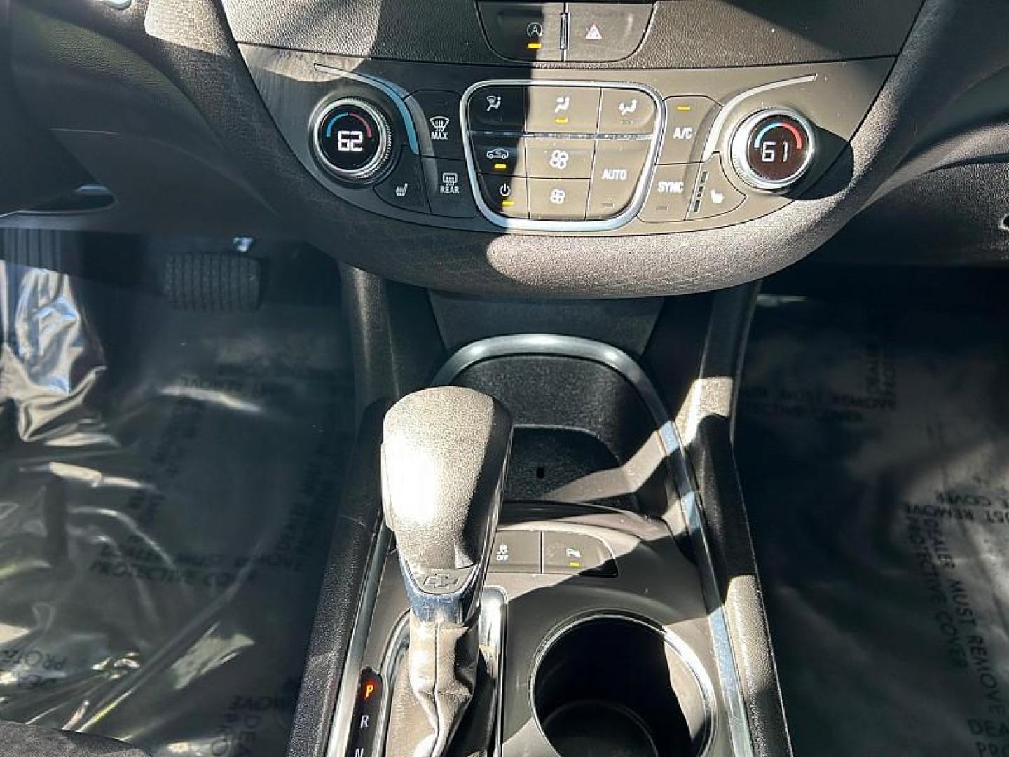 2024 WHITE Chevrolet Malibu (1G1ZD5ST7RF) with an 4-Cyl Turbo 1.5 Liter engine, Automatic CVT transmission, located at 412 Auto Vista Drive, Palmdale, CA, 93551, (661) 945-0620, 34.592636, -118.136681 - Photo#9