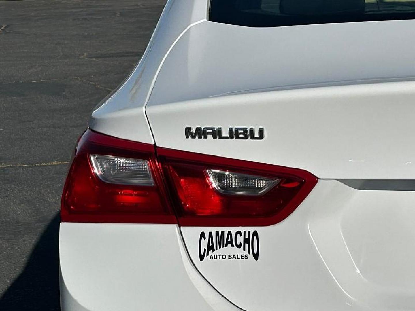 2024 WHITE Chevrolet Malibu (1G1ZD5ST7RF) with an 4-Cyl Turbo 1.5 Liter engine, Automatic CVT transmission, located at 412 Auto Vista Drive, Palmdale, CA, 93551, (661) 945-0620, 34.592636, -118.136681 - Photo#14