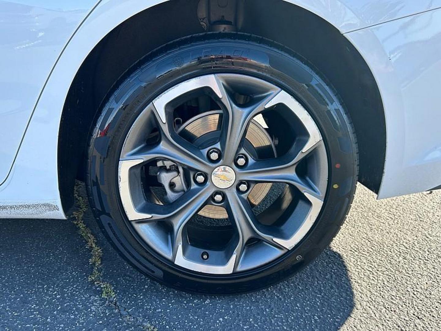 2024 WHITE Chevrolet Malibu (1G1ZD5ST7RF) with an 4-Cyl Turbo 1.5 Liter engine, Automatic CVT transmission, located at 412 Auto Vista Drive, Palmdale, CA, 93551, (661) 945-0620, 34.592636, -118.136681 - Photo#16