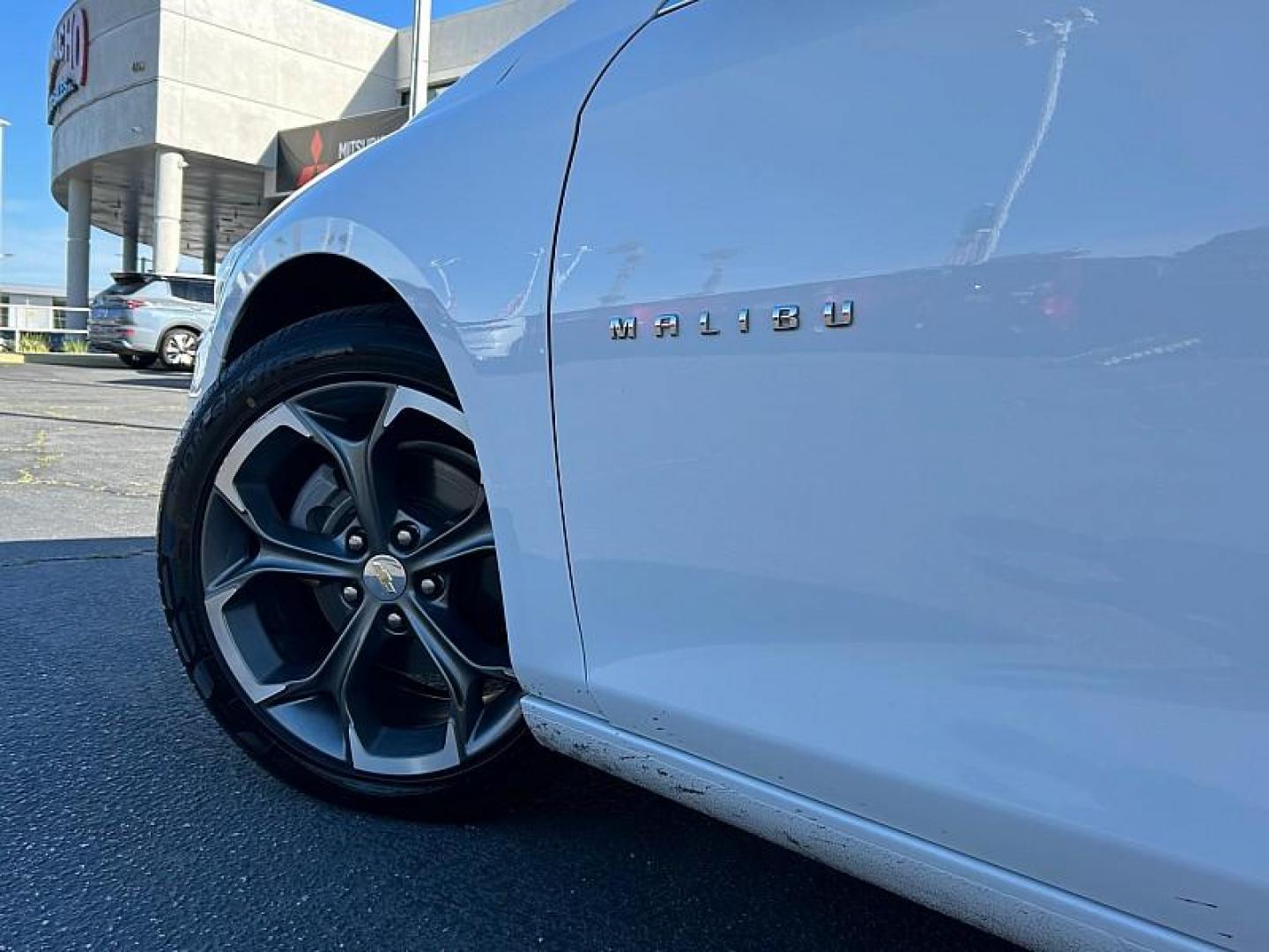 2024 WHITE Chevrolet Malibu (1G1ZD5ST7RF) with an 4-Cyl Turbo 1.5 Liter engine, Automatic CVT transmission, located at 412 Auto Vista Drive, Palmdale, CA, 93551, (661) 945-0620, 34.592636, -118.136681 - Photo#19
