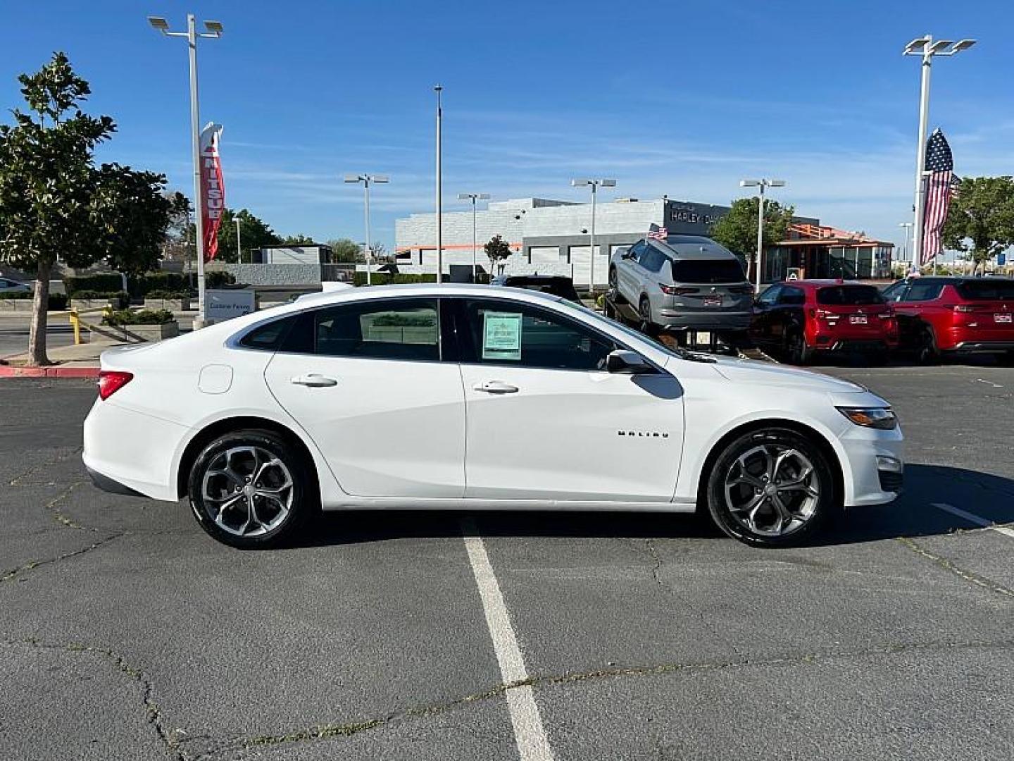 2024 WHITE Chevrolet Malibu (1G1ZD5ST7RF) with an 4-Cyl Turbo 1.5 Liter engine, Automatic CVT transmission, located at 412 Auto Vista Drive, Palmdale, CA, 93551, (661) 945-0620, 34.592636, -118.136681 - Photo#22