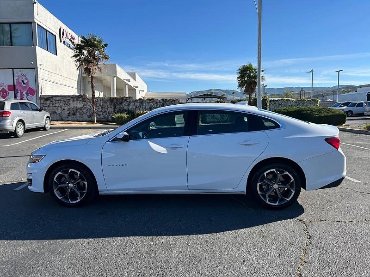 2024 WHITE Chevrolet Malibu (1G1ZD5ST7RF) with an 4-Cyl Turbo 1.5 Liter engine, Automatic CVT transmission, located at 412 Auto Vista Drive, Palmdale, CA, 93551, (661) 945-0620, 34.592636, -118.136681 - Photo#24