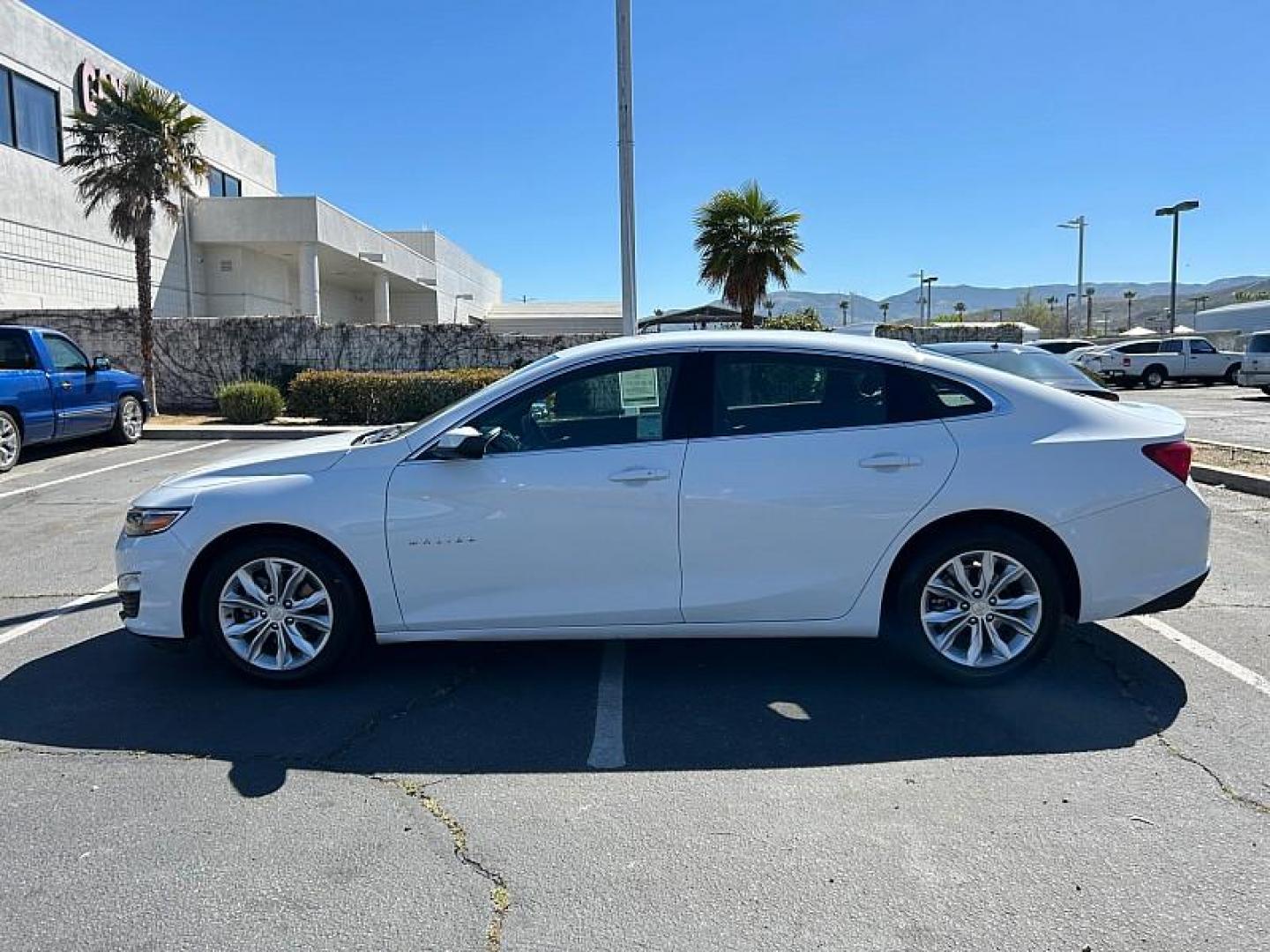 2024 white Chevrolet Malibu (1G1ZD5ST0RF) with an 4-Cyl Turbo 1.5 Liter engine, Automatic CVT transmission, located at 412 Auto Vista Drive, Palmdale, CA, 93551, (661) 945-0620, 34.592636, -118.136681 - Photo#4