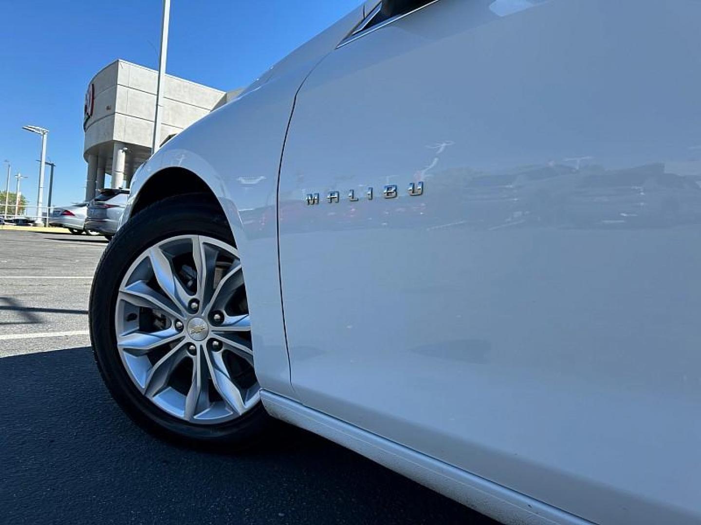 2024 white Chevrolet Malibu (1G1ZD5ST0RF) with an 4-Cyl Turbo 1.5 Liter engine, Automatic CVT transmission, located at 412 Auto Vista Drive, Palmdale, CA, 93551, (661) 945-0620, 34.592636, -118.136681 - Photo#8