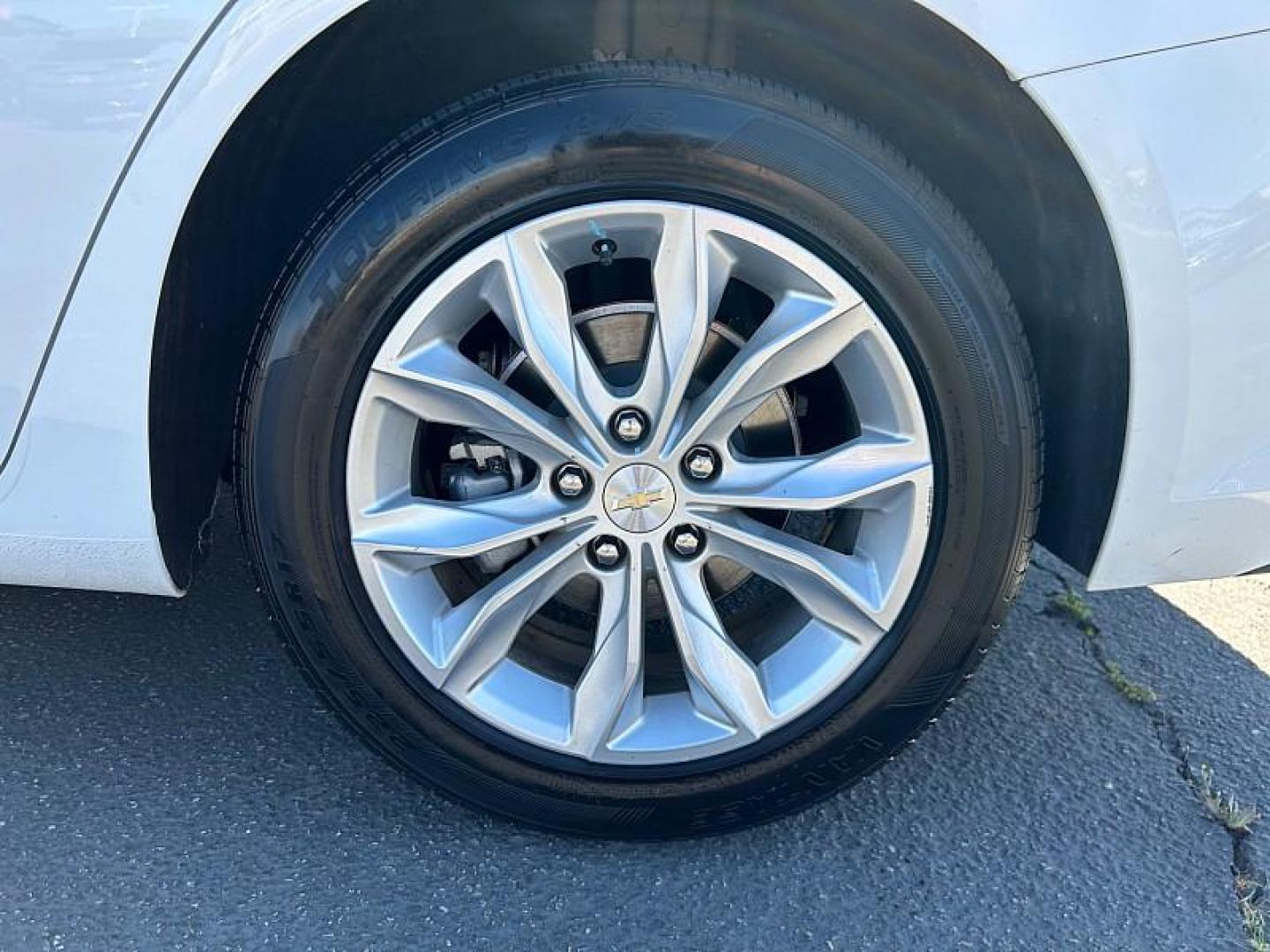 2024 white Chevrolet Malibu (1G1ZD5ST0RF) with an 4-Cyl Turbo 1.5 Liter engine, Automatic CVT transmission, located at 412 Auto Vista Drive, Palmdale, CA, 93551, (661) 945-0620, 34.592636, -118.136681 - Photo#14