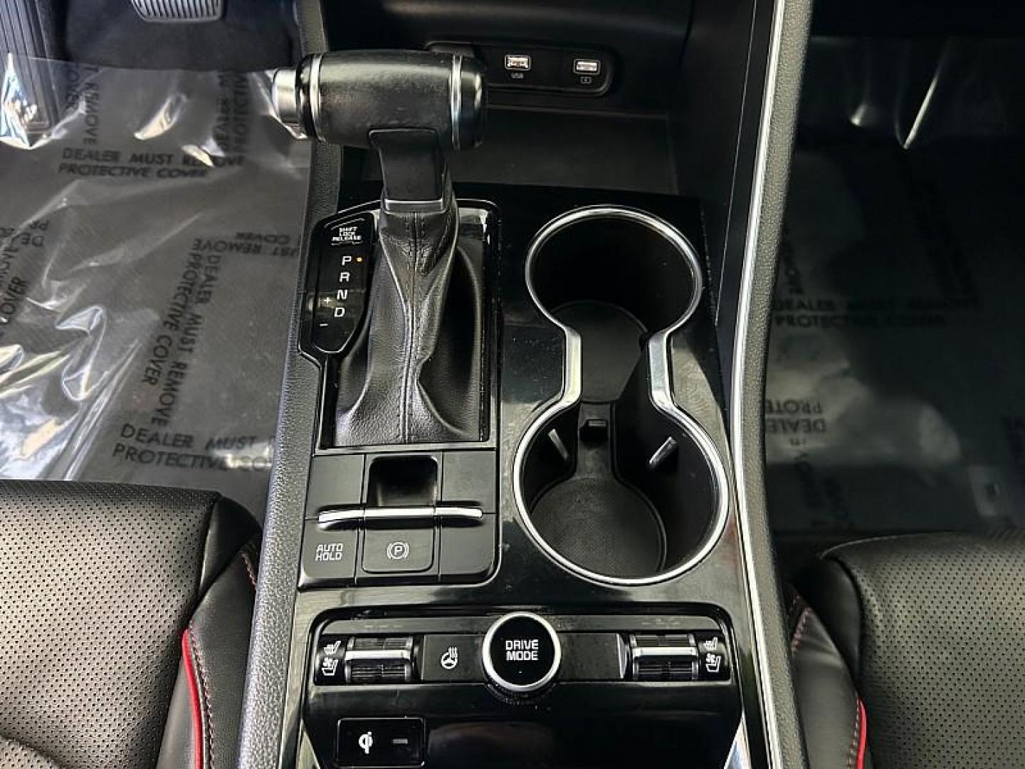 2021 WHITE Kia K5 (5XXG44J83MG) with an 4-Cyl Turbo 2.5 Liter engine, Automatic 8-Spd DCT transmission, located at 412 Auto Vista Drive, Palmdale, CA, 93551, (661) 945-0620, 34.592636, -118.136681 - Photo#19