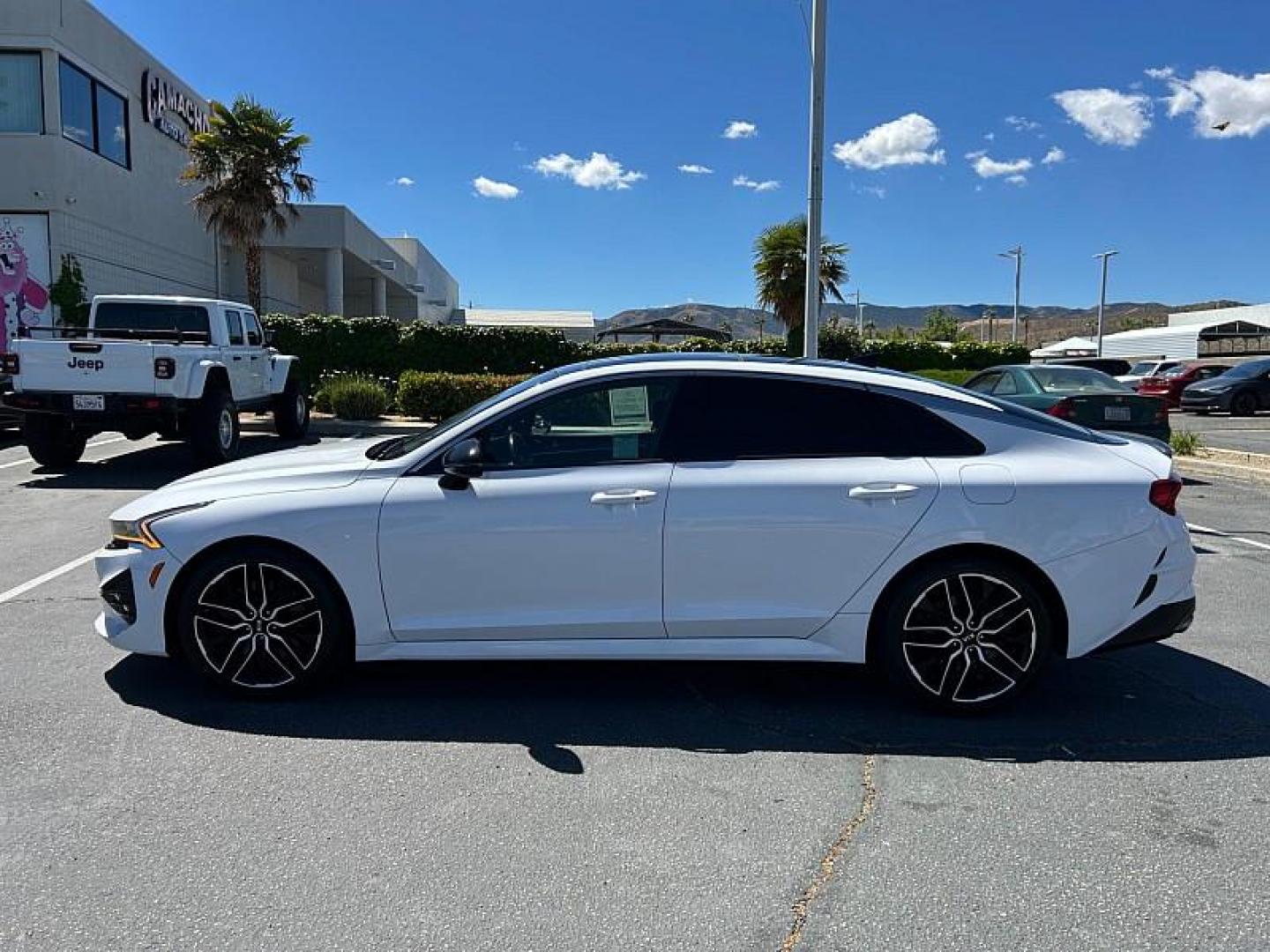 2021 WHITE Kia K5 (5XXG44J83MG) with an 4-Cyl Turbo 2.5 Liter engine, Automatic 8-Spd DCT transmission, located at 412 Auto Vista Drive, Palmdale, CA, 93551, (661) 945-0620, 34.592636, -118.136681 - Photo#5