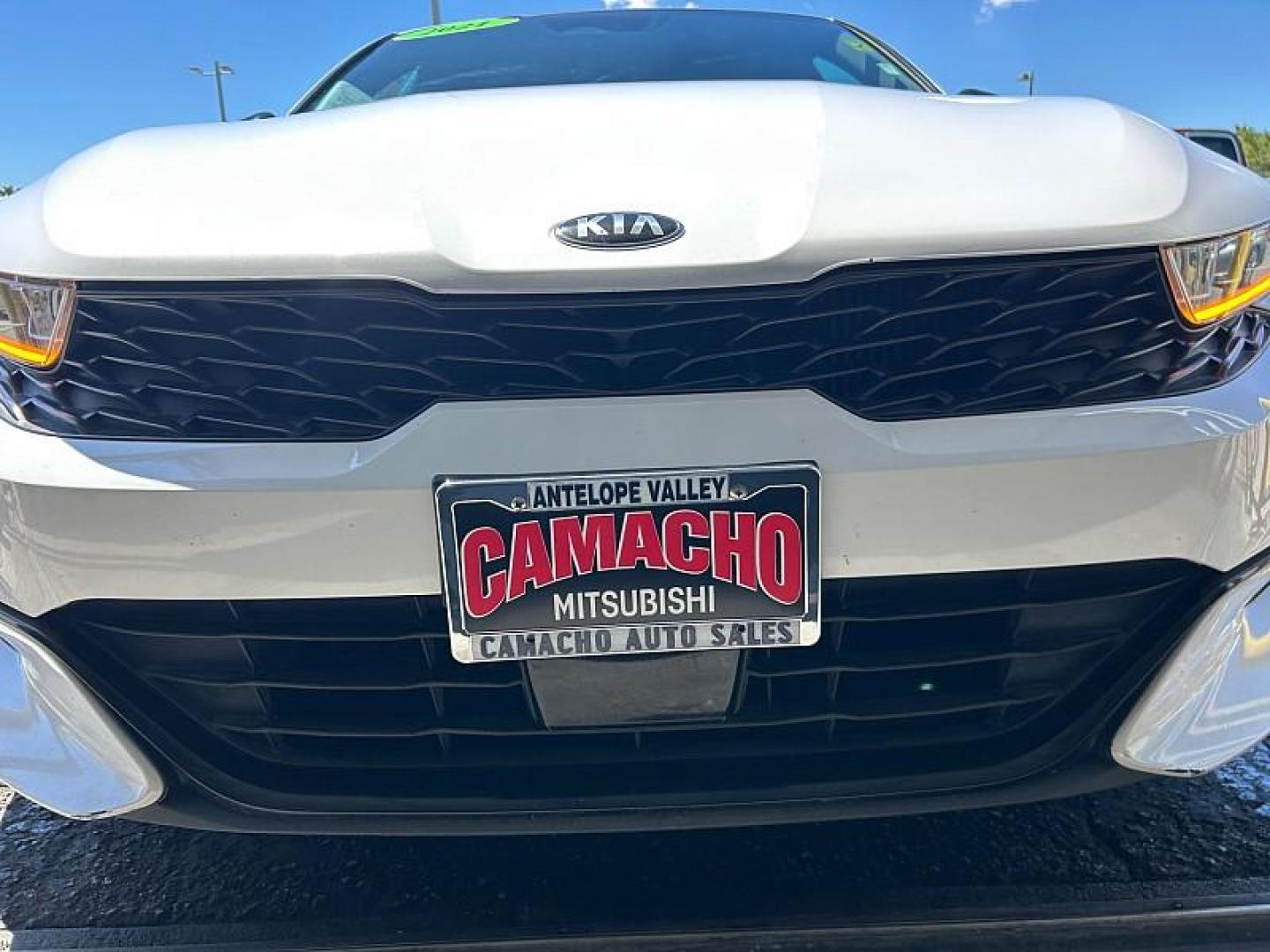 2021 WHITE Kia K5 (5XXG44J83MG) with an 4-Cyl Turbo 2.5 Liter engine, Automatic 8-Spd DCT transmission, located at 412 Auto Vista Drive, Palmdale, CA, 93551, (661) 945-0620, 34.592636, -118.136681 - Photo#8