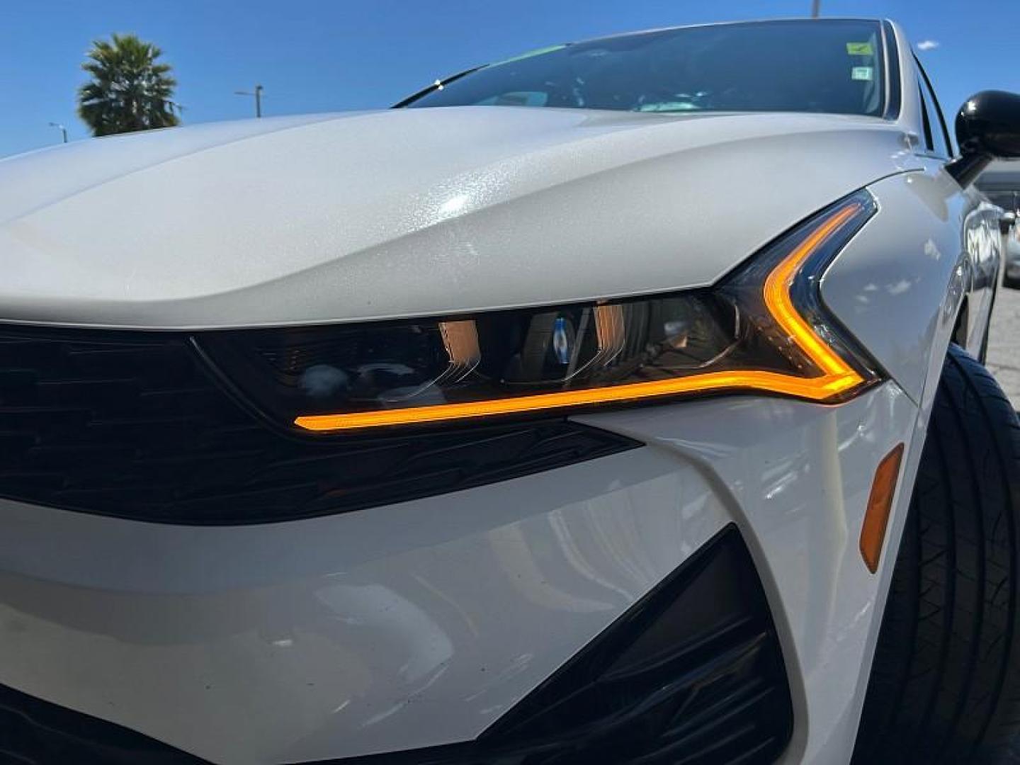2021 WHITE Kia K5 (5XXG44J83MG) with an 4-Cyl Turbo 2.5 Liter engine, Automatic 8-Spd DCT transmission, located at 412 Auto Vista Drive, Palmdale, CA, 93551, (661) 945-0620, 34.592636, -118.136681 - Photo#11