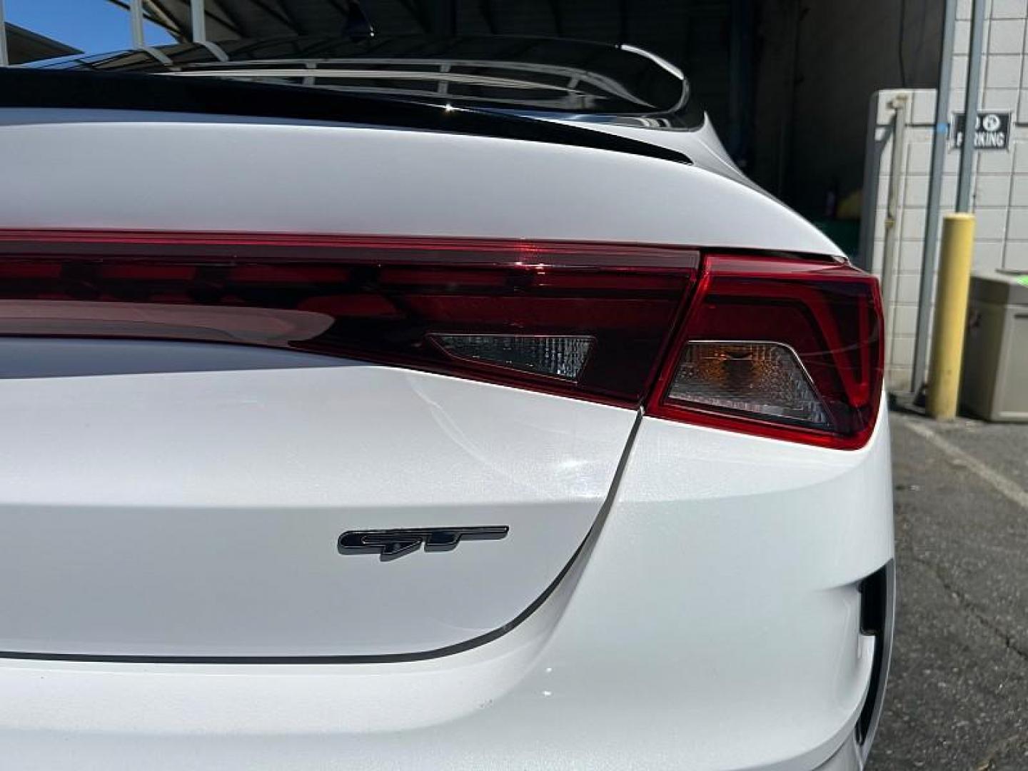 2021 WHITE Kia K5 (5XXG44J83MG) with an 4-Cyl Turbo 2.5 Liter engine, Automatic 8-Spd DCT transmission, located at 412 Auto Vista Drive, Palmdale, CA, 93551, (661) 945-0620, 34.592636, -118.136681 - Photo#9