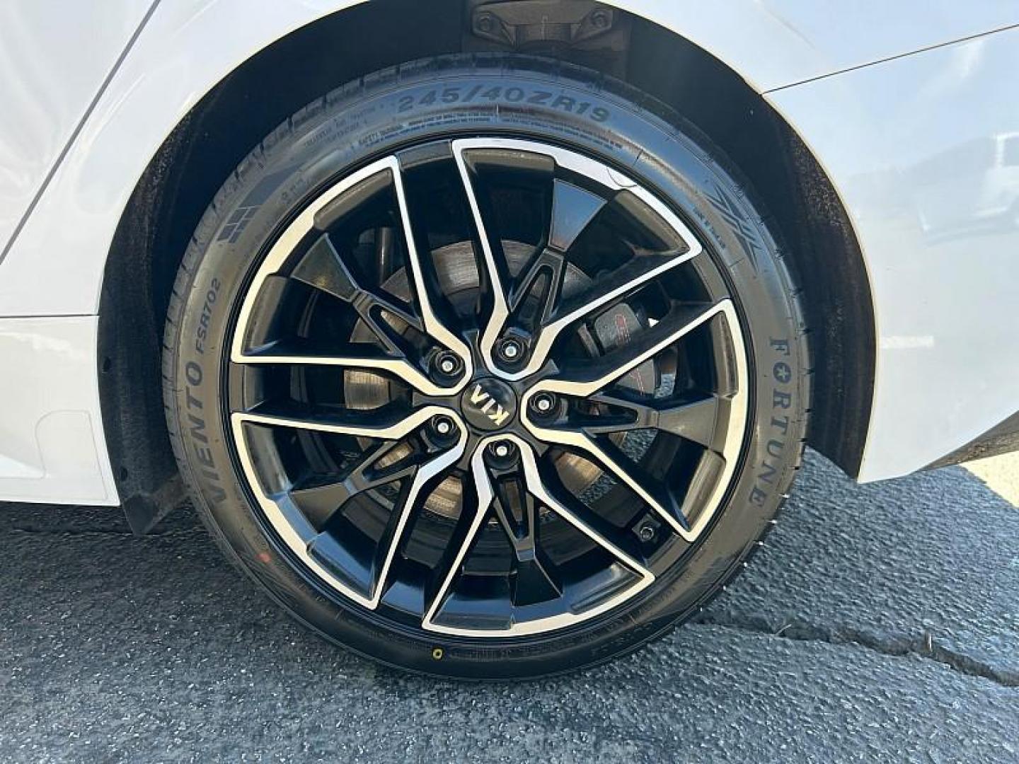 2021 WHITE Kia K5 (5XXG44J83MG) with an 4-Cyl Turbo 2.5 Liter engine, Automatic 8-Spd DCT transmission, located at 412 Auto Vista Drive, Palmdale, CA, 93551, (661) 945-0620, 34.592636, -118.136681 - Photo#12