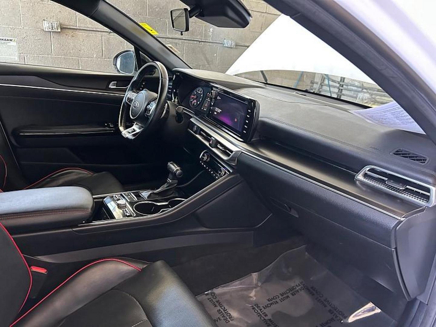 2021 WHITE Kia K5 (5XXG44J83MG) with an 4-Cyl Turbo 2.5 Liter engine, Automatic 8-Spd DCT transmission, located at 412 Auto Vista Drive, Palmdale, CA, 93551, (661) 945-0620, 34.592636, -118.136681 - Photo#27