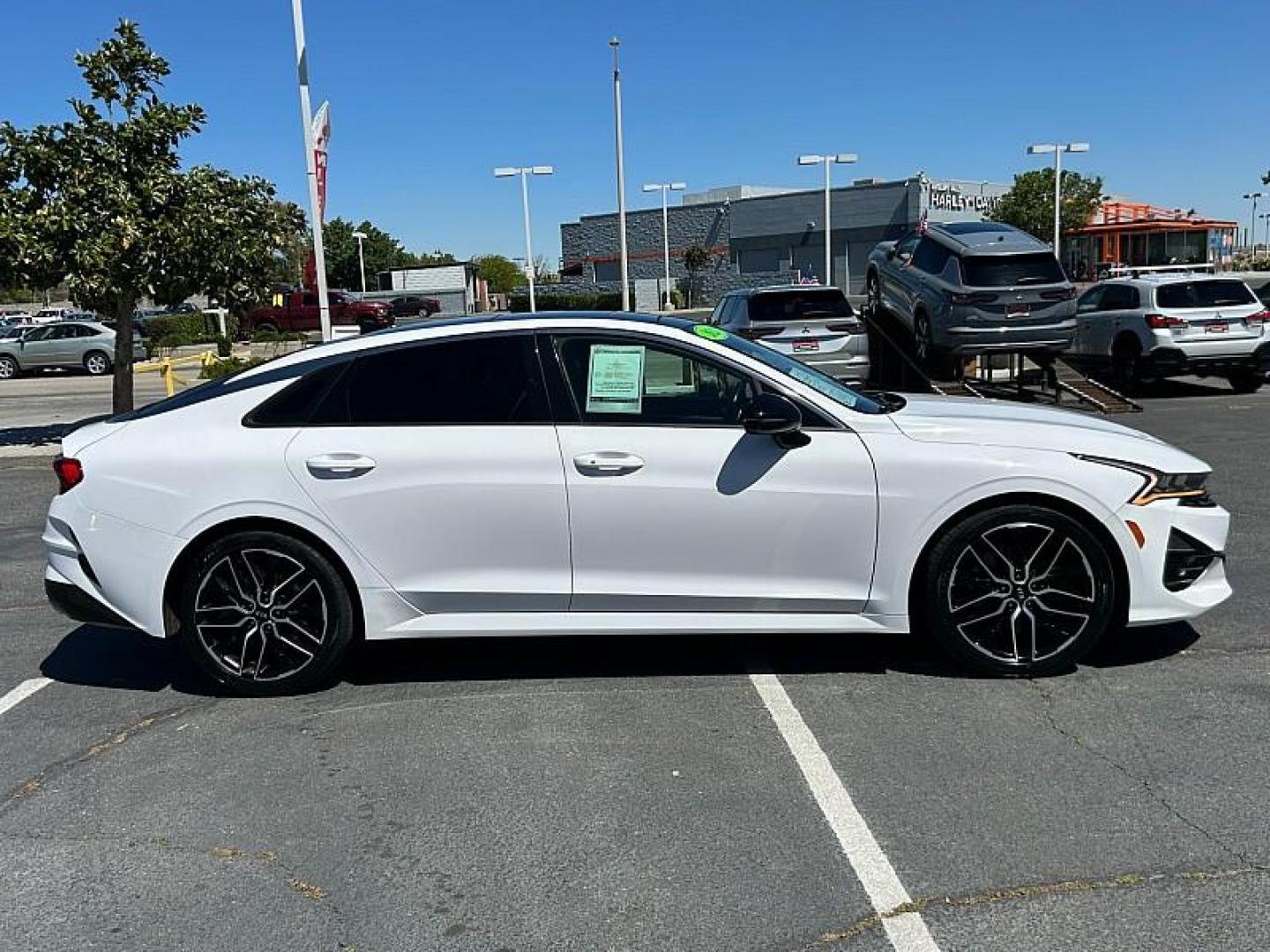 2021 WHITE Kia K5 (5XXG44J83MG) with an 4-Cyl Turbo 2.5 Liter engine, Automatic 8-Spd DCT transmission, located at 412 Auto Vista Drive, Palmdale, CA, 93551, (661) 945-0620, 34.592636, -118.136681 - Photo#6