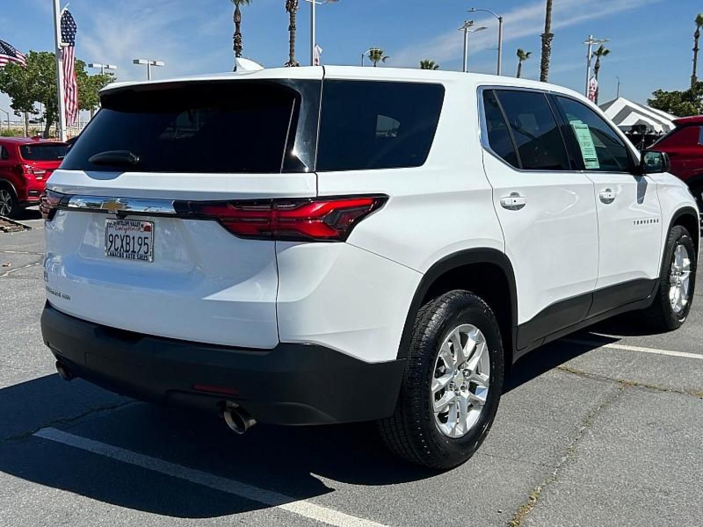 2023 WHITE Chevrolet Traverse (1GNEVFKWXPJ) with an V6 3.6 Liter engine, Automatic 9-Spd transmission, located at 412 Auto Vista Drive, Palmdale, CA, 93551, (661) 945-0620, 34.592636, -118.136681 - Photo#2