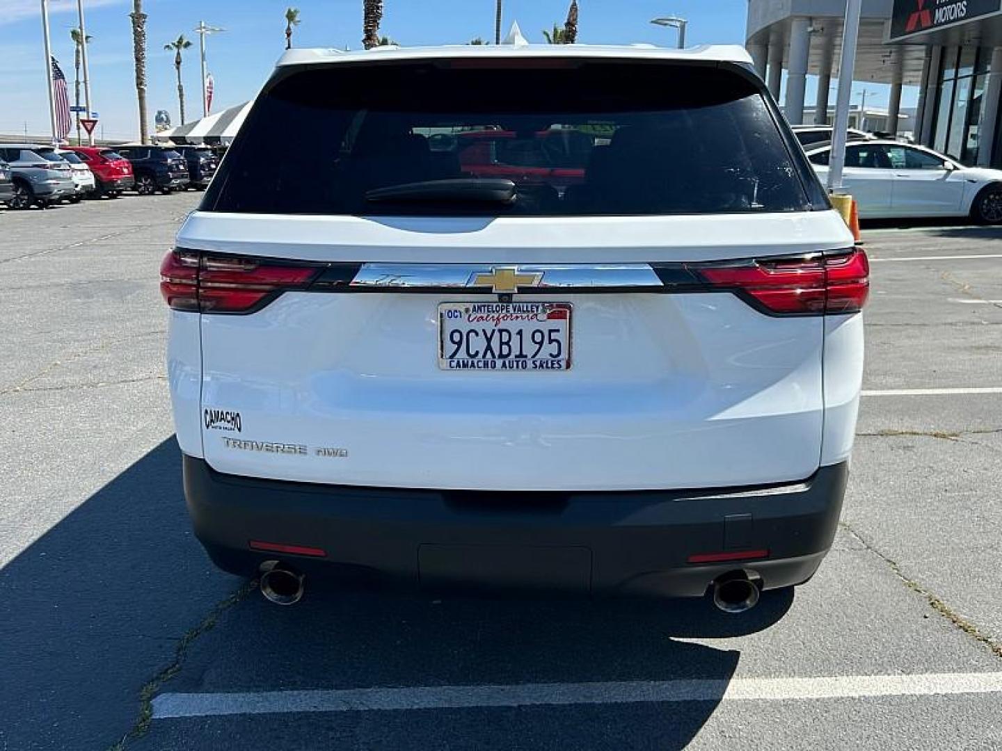 2023 WHITE Chevrolet Traverse (1GNEVFKWXPJ) with an V6 3.6 Liter engine, Automatic 9-Spd transmission, located at 412 Auto Vista Drive, Palmdale, CA, 93551, (661) 945-0620, 34.592636, -118.136681 - Photo#3